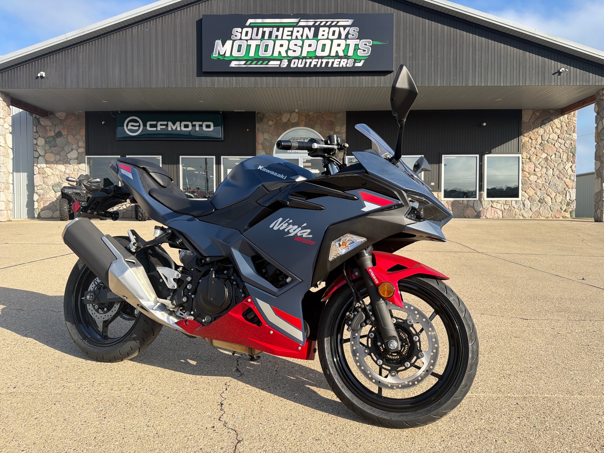 2026 Kawasaki Ninja® 500 ABS 1
