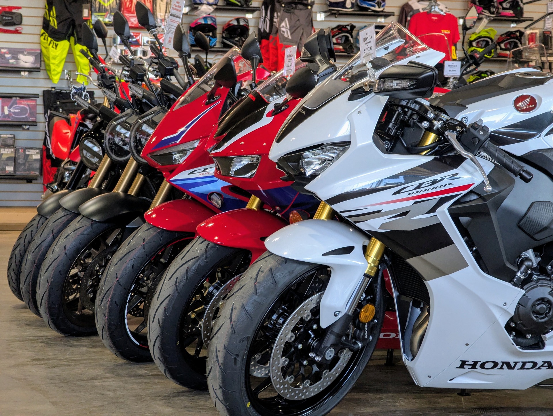 Amazon | ホンダ CBR1000RR 2010【ニューレイ】1/6 | プラモデル