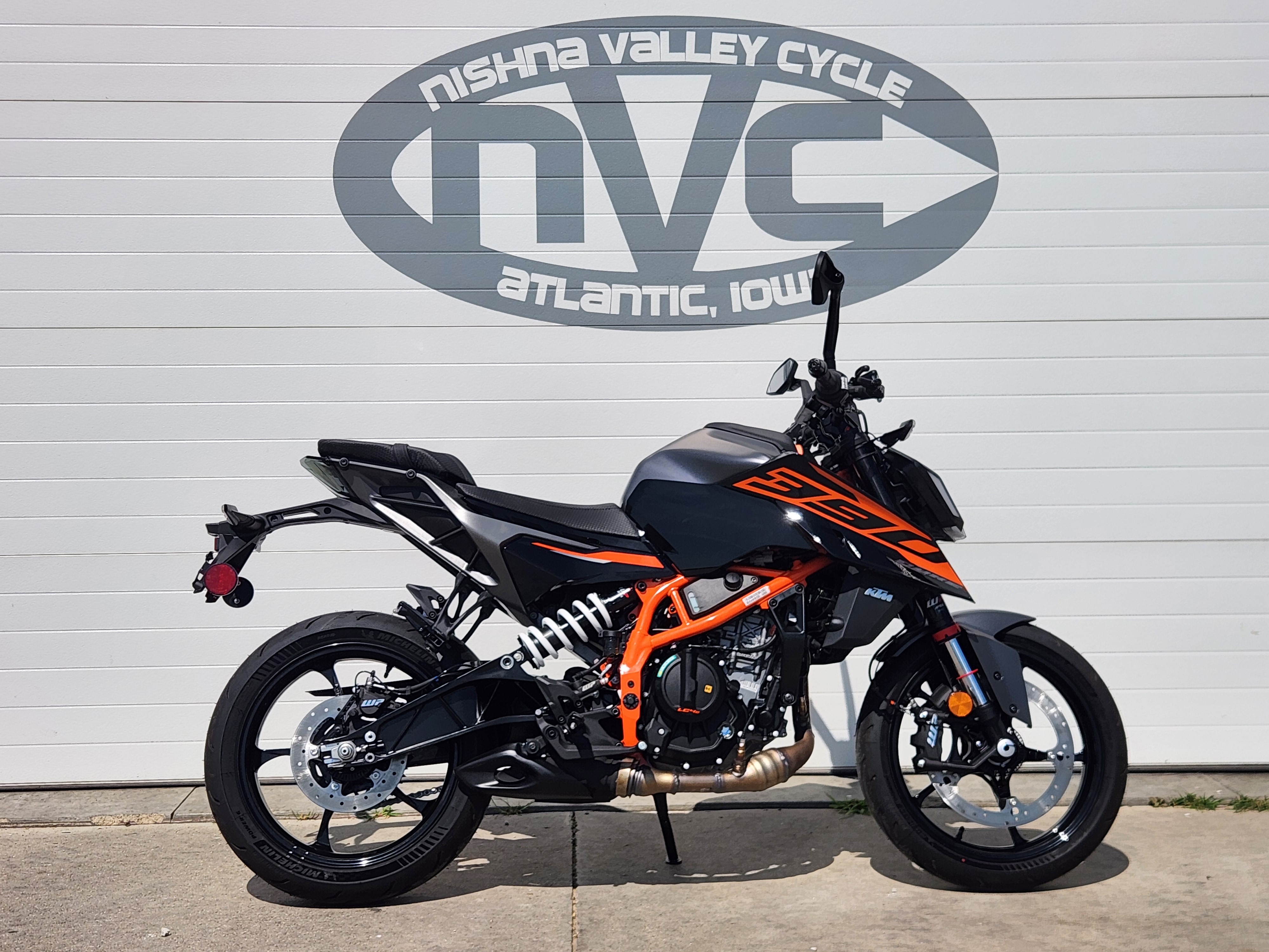 2026 KTM 390 Duke 1