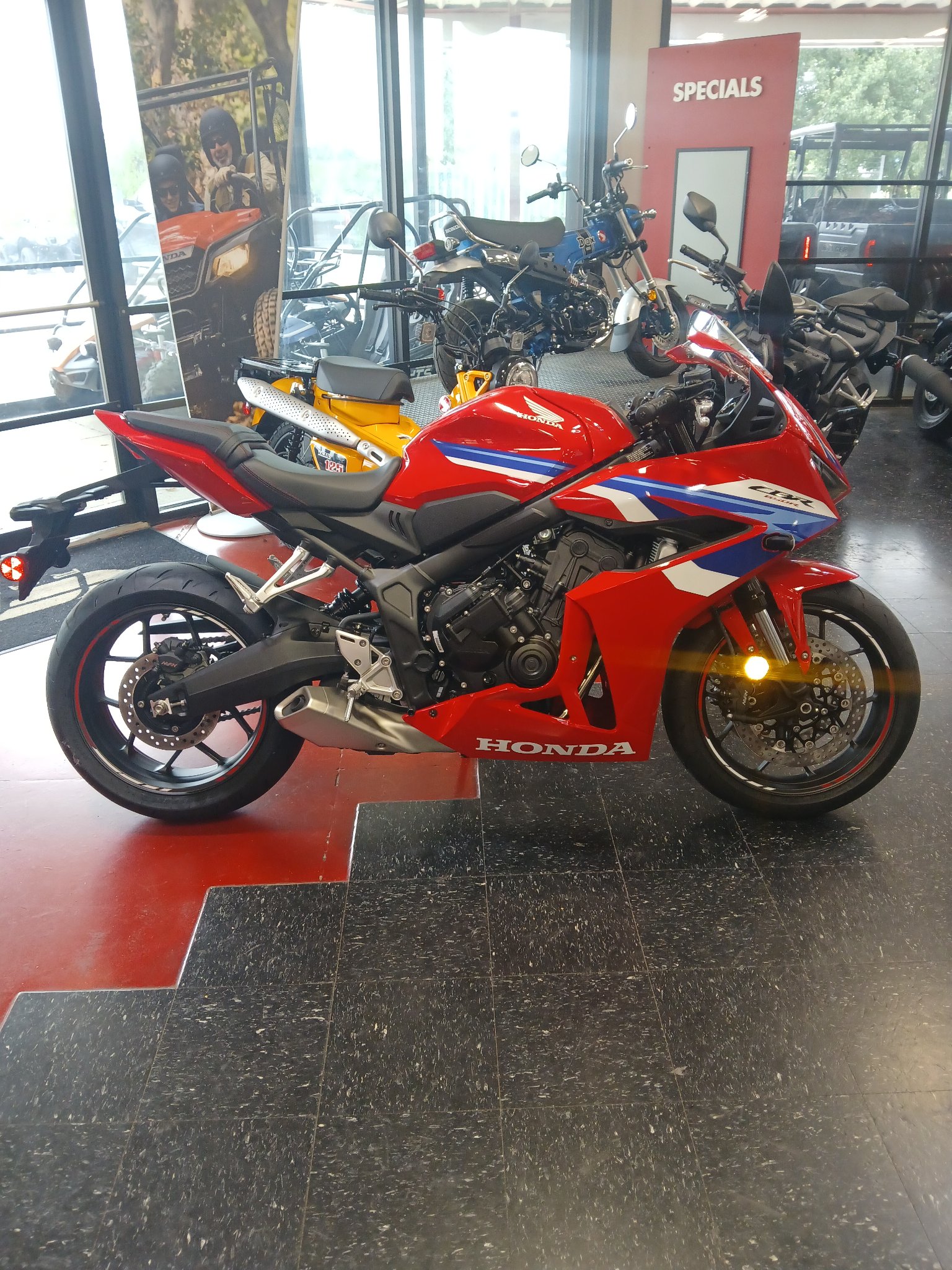 2026 Honda CBR650R E-Clutch 1
