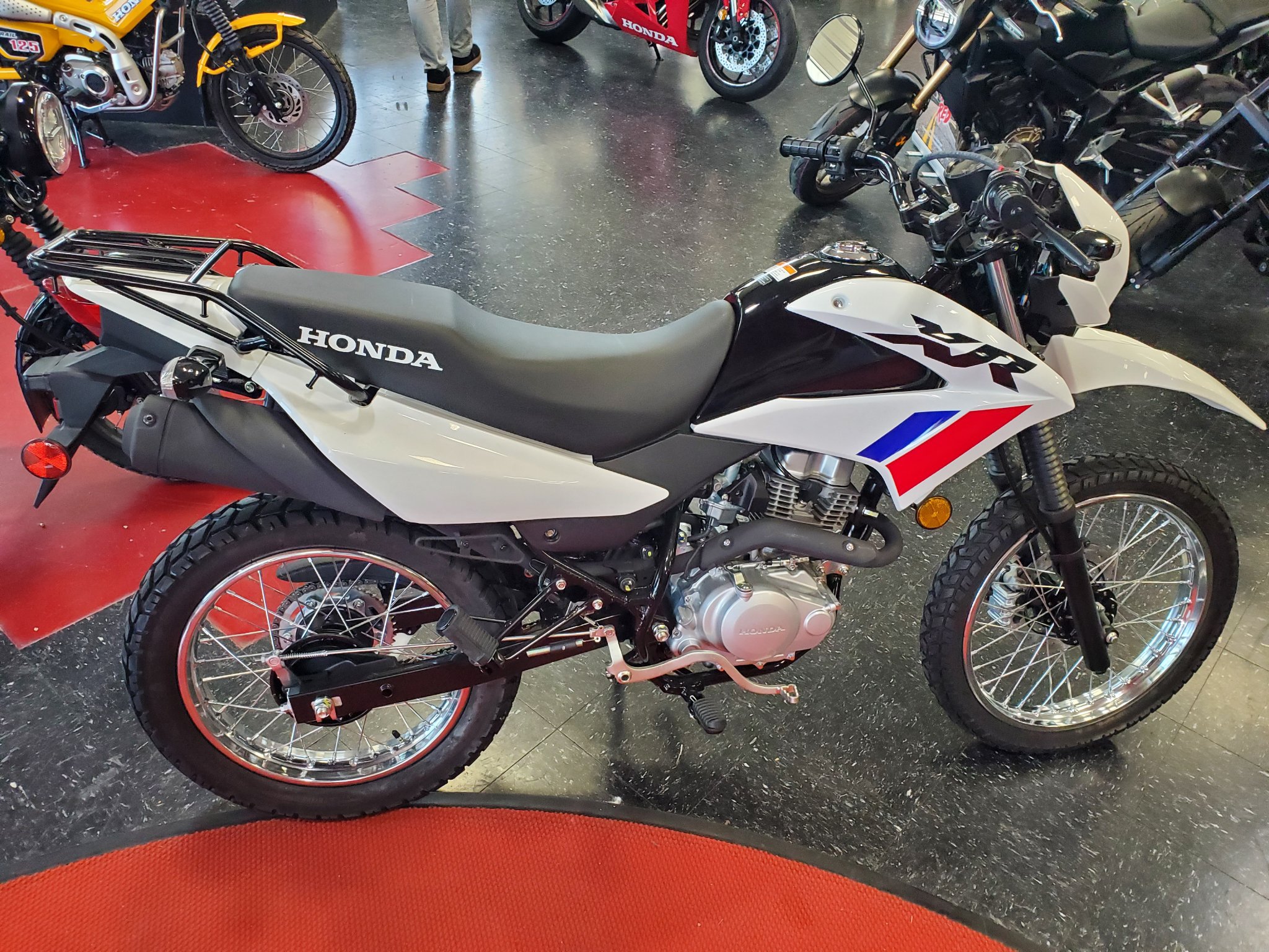 2025 Honda XR150L 3