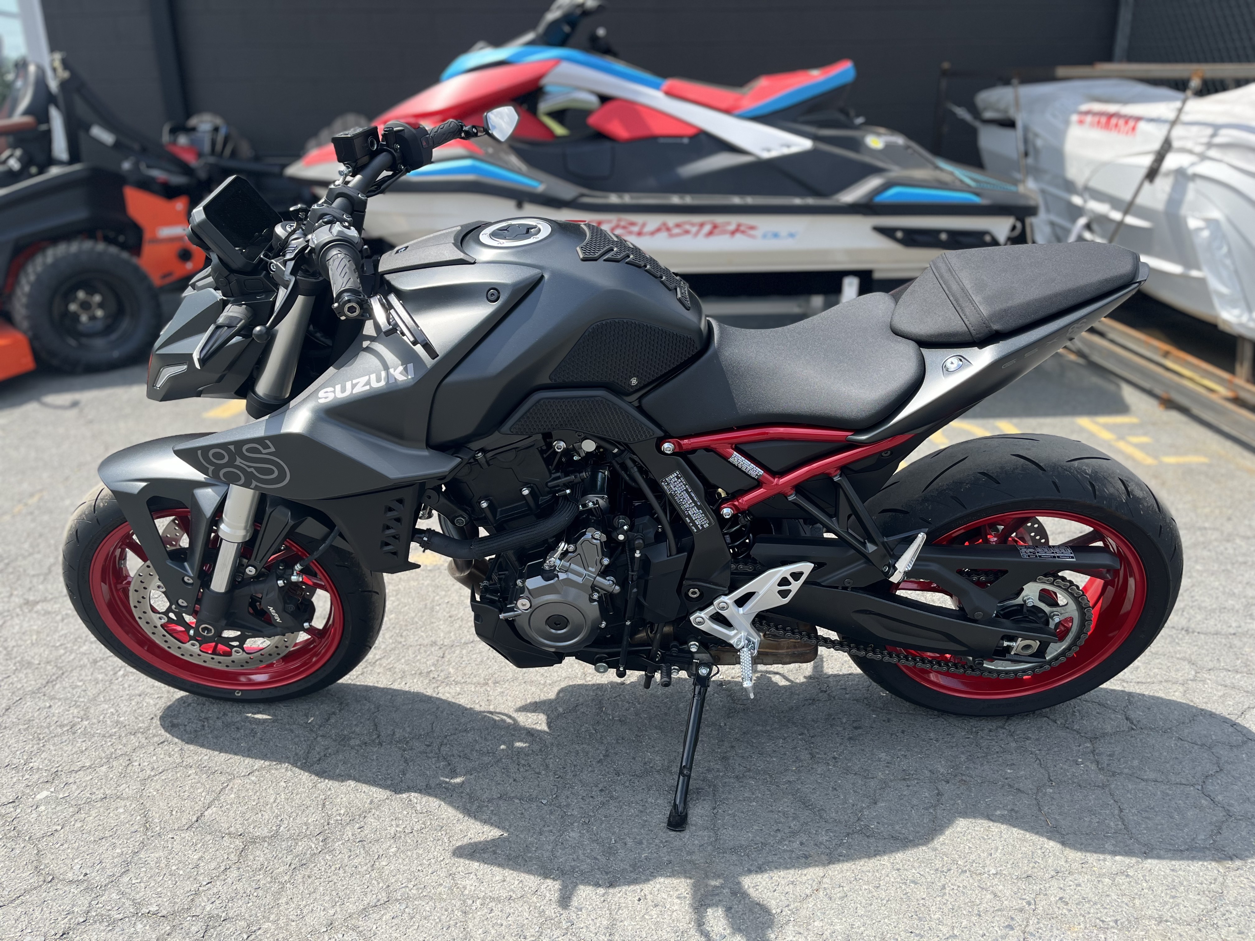 2025 Suzuki GSX-8S