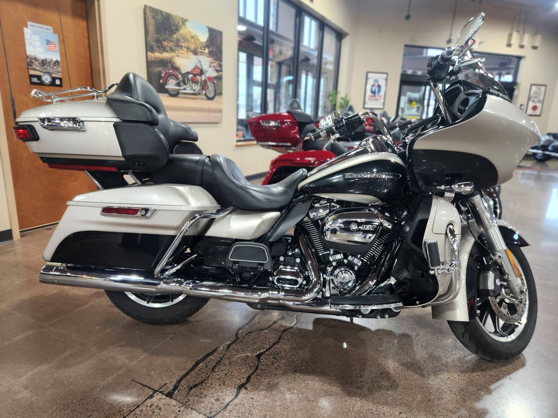 2018 Harley-Davidson Road Glide® Ultra 1