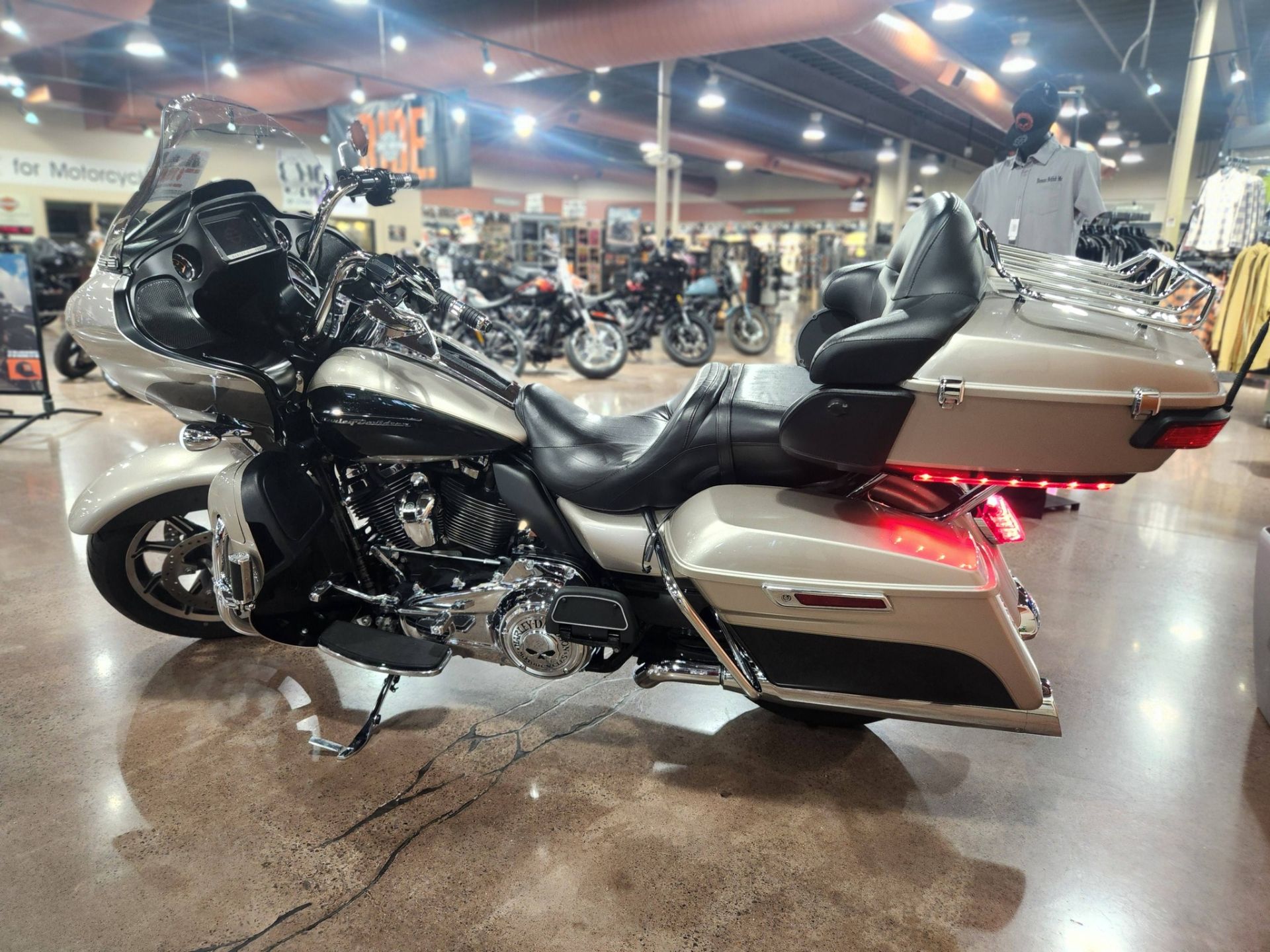2018 Harley-Davidson Road Glide® Ultra 2