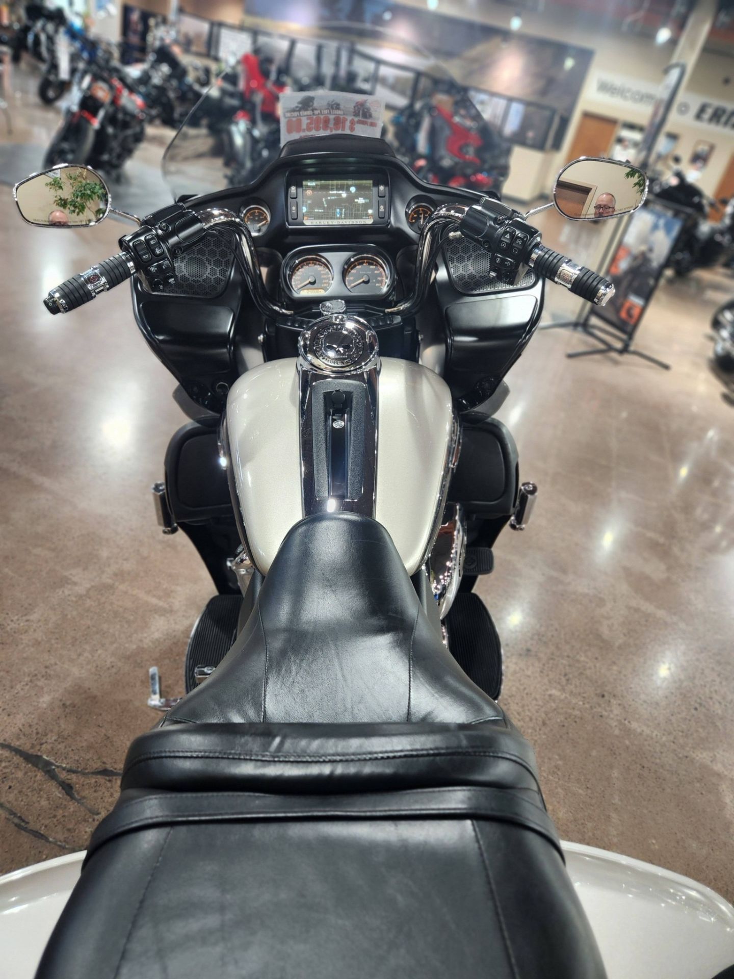 2018 Harley-Davidson Road Glide® Ultra 3
