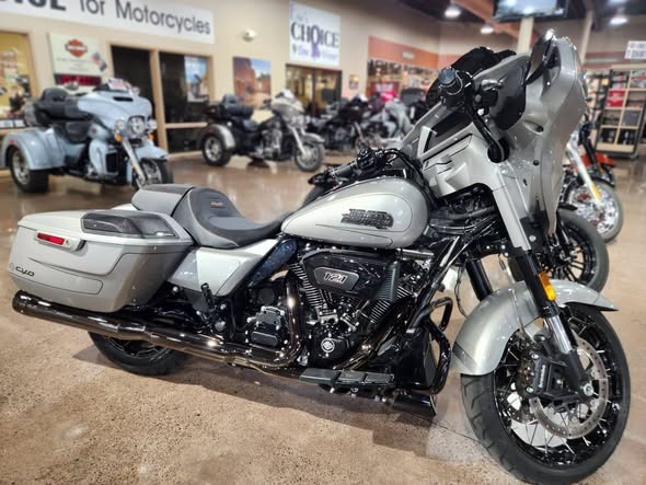 2023 Harley-Davidson CVO Street Glide® 3