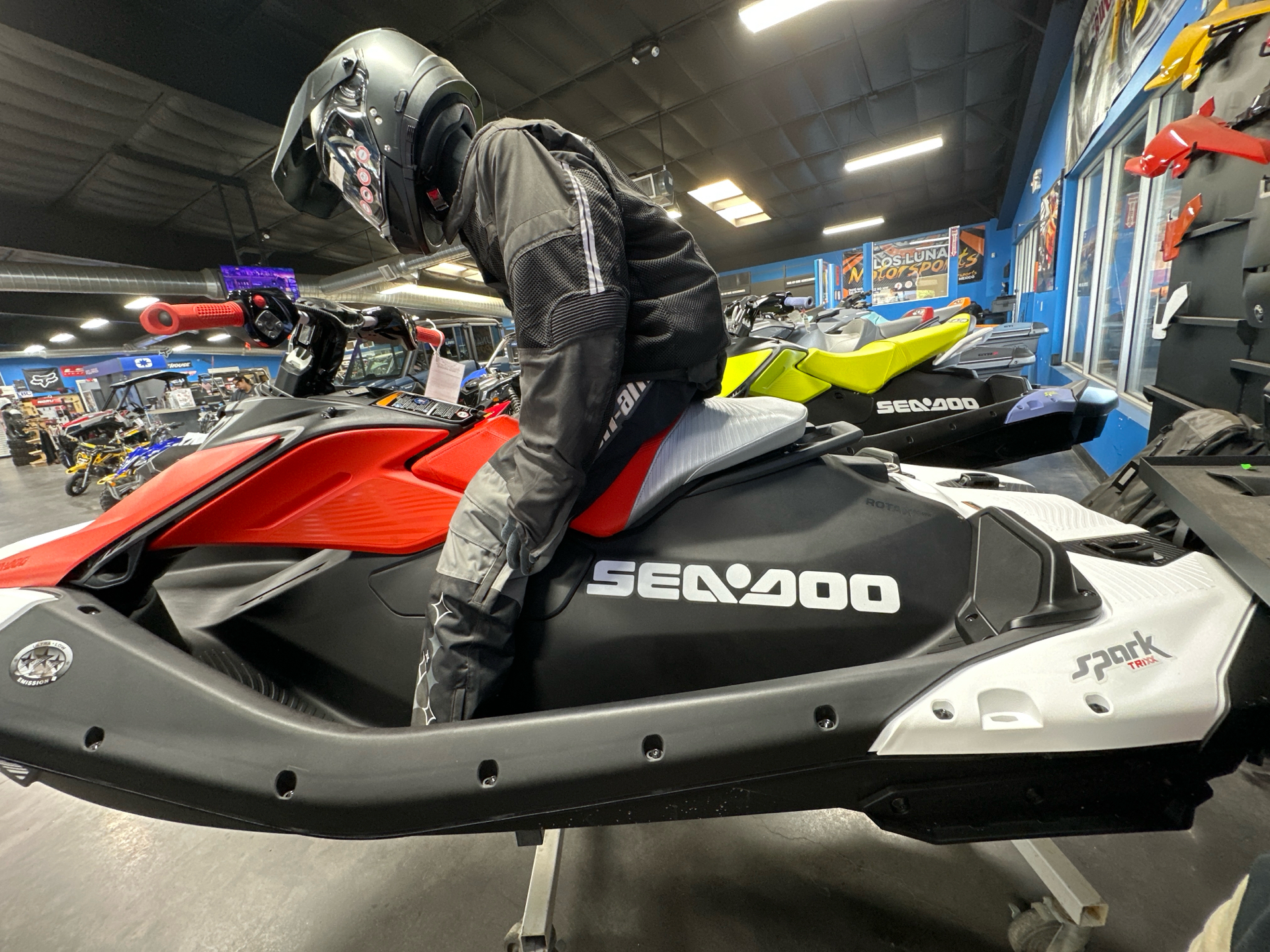 新品未開封 X-FACTOR 2 \"Deluxe'' Yo-Sea IO New 2025 Sea-Doo RXP-X 325 iBR, Falconer NY | Specs, Price, Photos