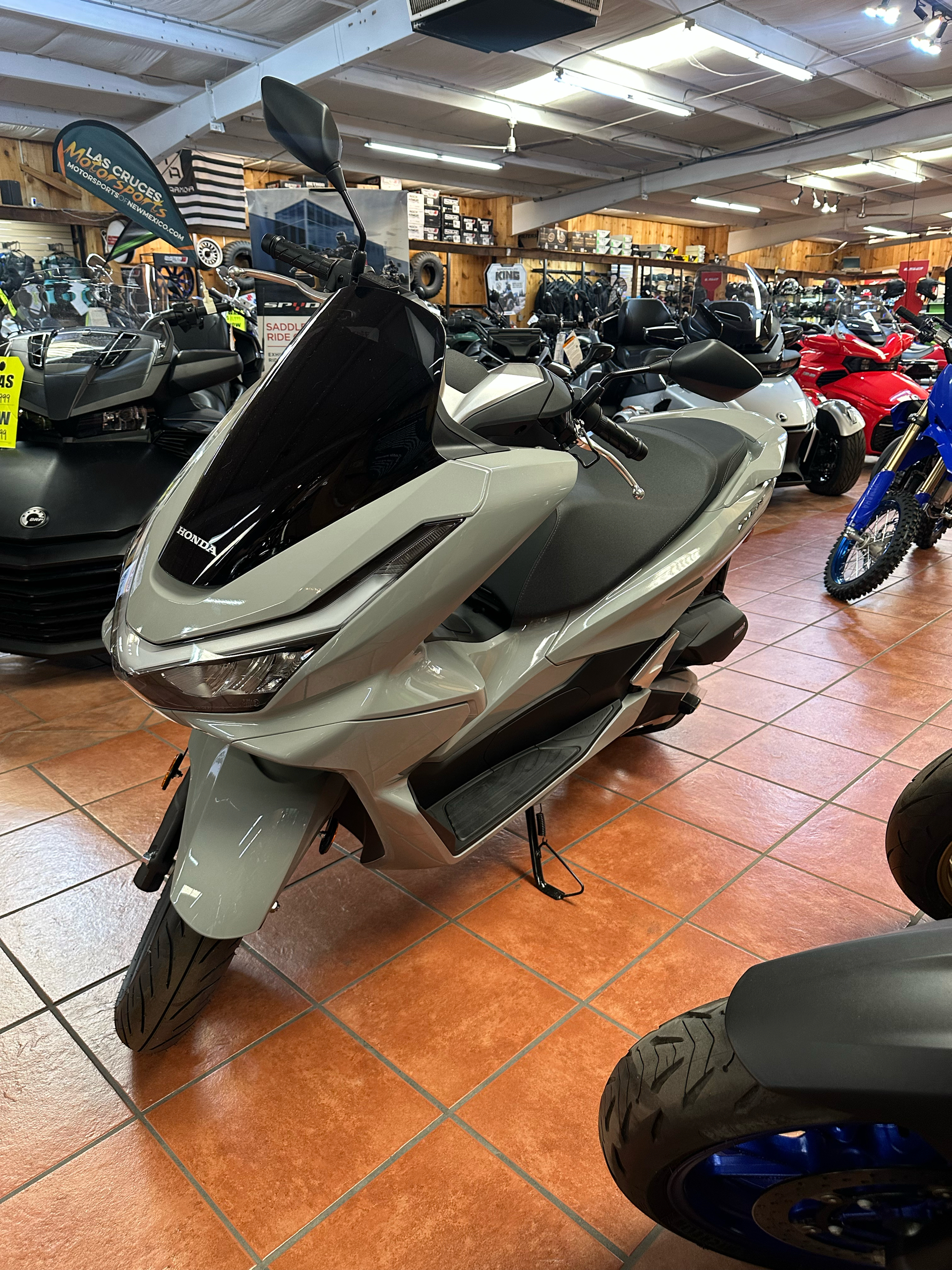 New 2025 Honda PCX, New Mexico | Specs, Price, Photos | Pearl Gray New 2025 Honda PCX, New Mexico | Specs, Price, Photos | Pearl Gray