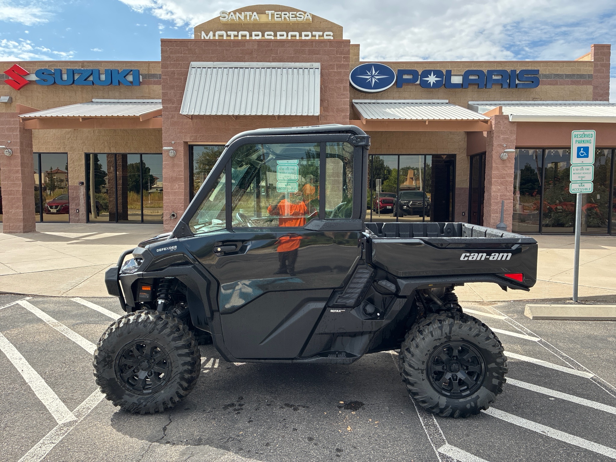 2026 Can-Am Defender XT CAB HD11 with 10.25 in. touchscreen di for sale 1226283