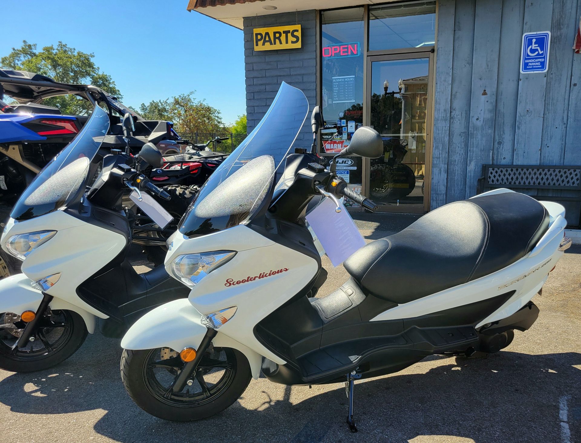 200 Abs 2019 Suzuki Burgman 200 Review Motor Suzuki Suzuki Burgman - Main Image