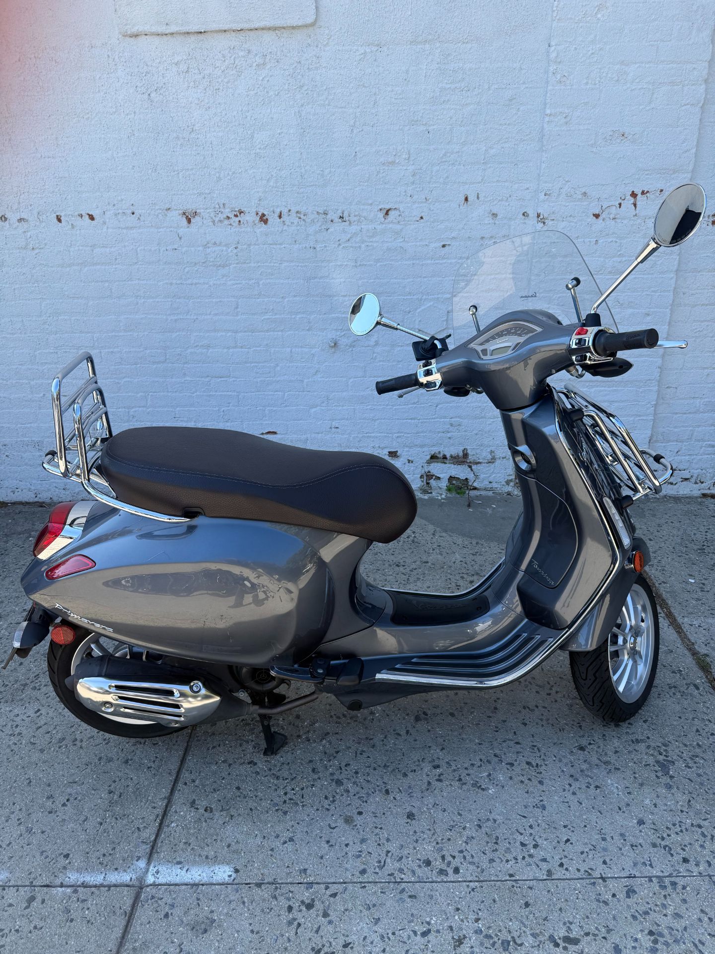 2023 Vespa Primavera 50 in Long Island City, New York - Photo 3