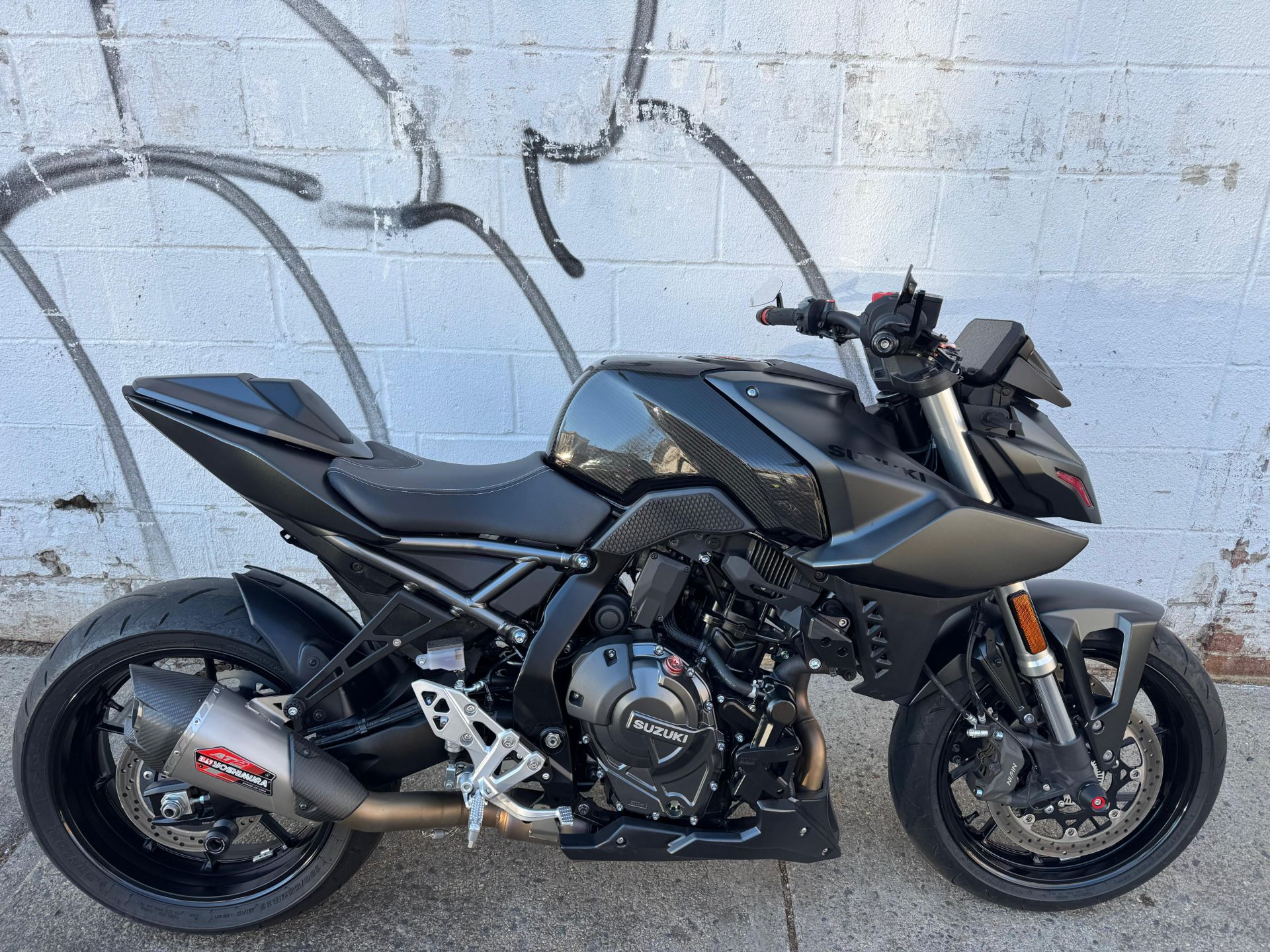 2023 Suzuki GSX-8S in Long Island City, New York - Photo 2