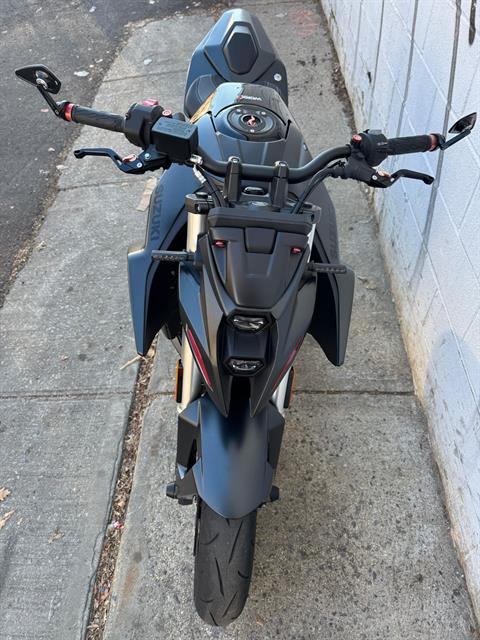2023 Suzuki GSX-8S in Long Island City, New York - Photo 4