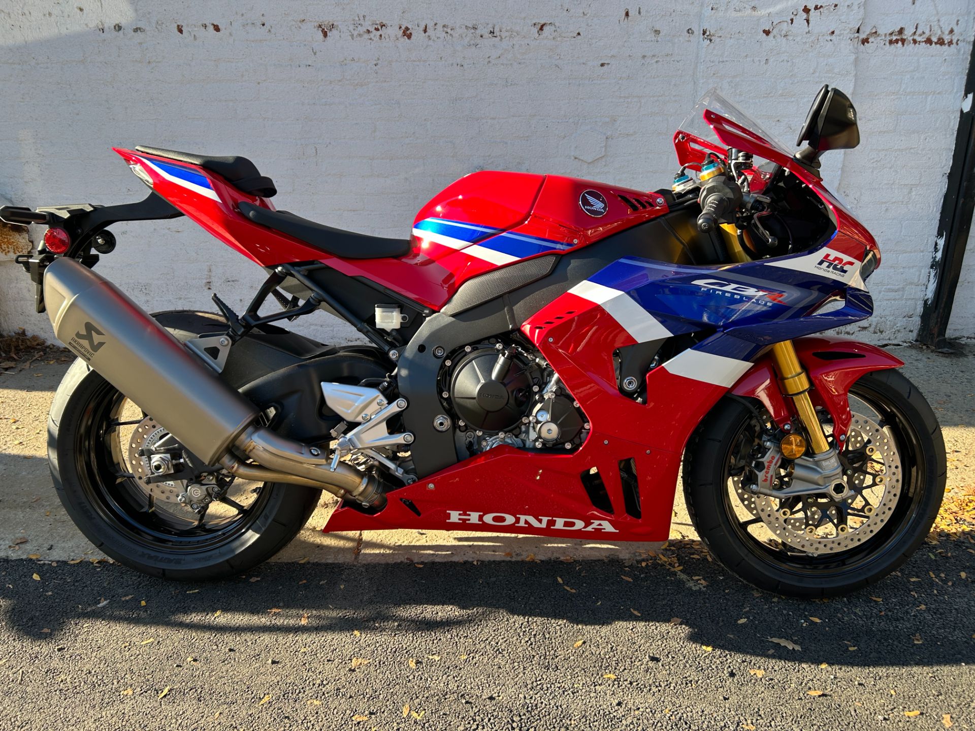 2025 Honda CBR1000RR-R Fireblade SP in Long Island City, New York - Photo 2