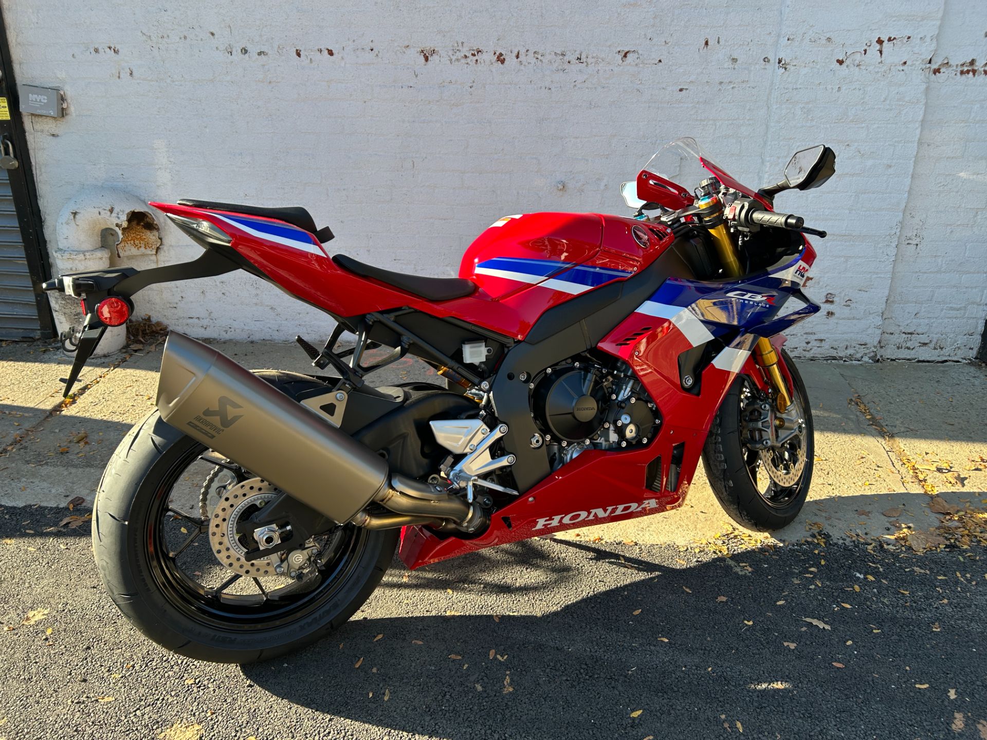 2025 Honda CBR1000RR-R Fireblade SP in Long Island City, New York - Photo 4