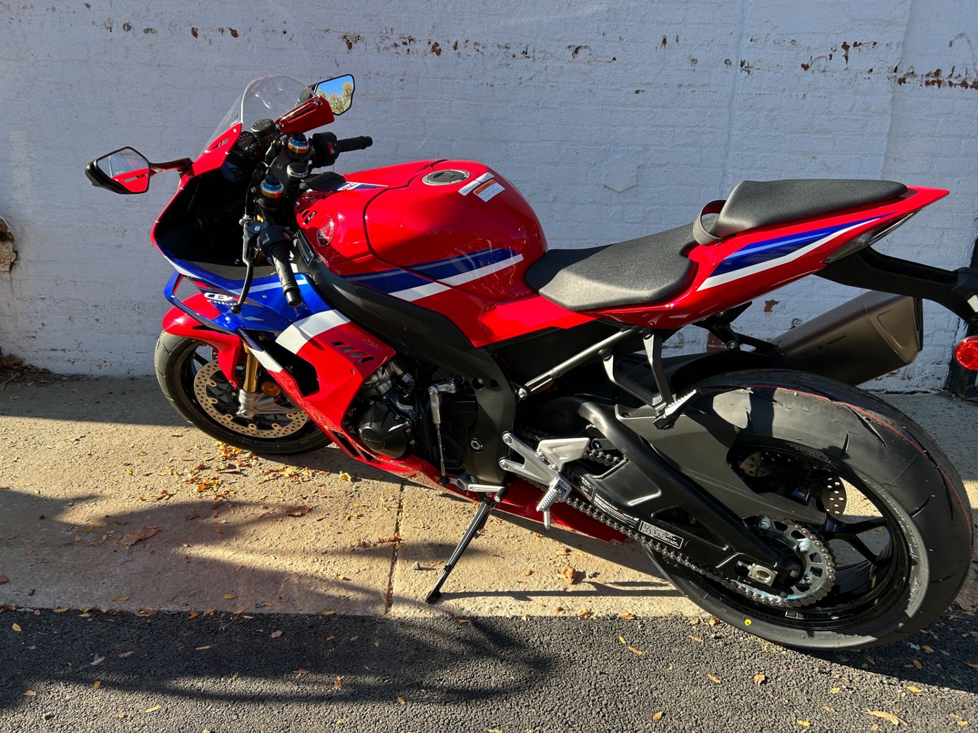 2025 Honda CBR1000RR-R Fireblade SP in Long Island City, New York - Photo 3