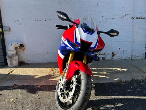 2025 Honda CBR1000RR-R Fireblade SP in Long Island City, New York - Photo 6