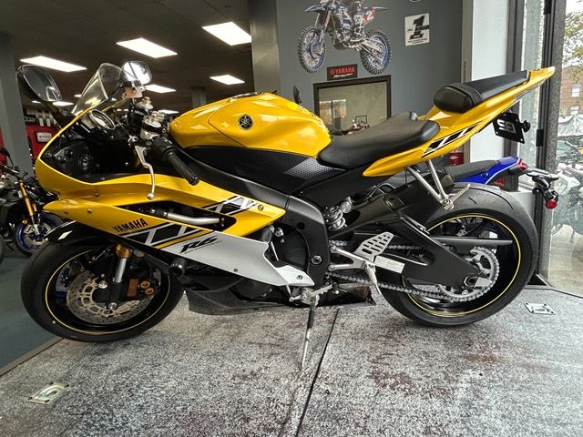 2006 Yamaha YZFR6 in Long Island City, New York - Photo 2