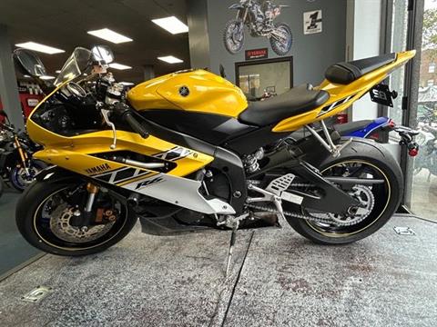 2006 Yamaha YZFR6 in Long Island City, New York - Photo 2