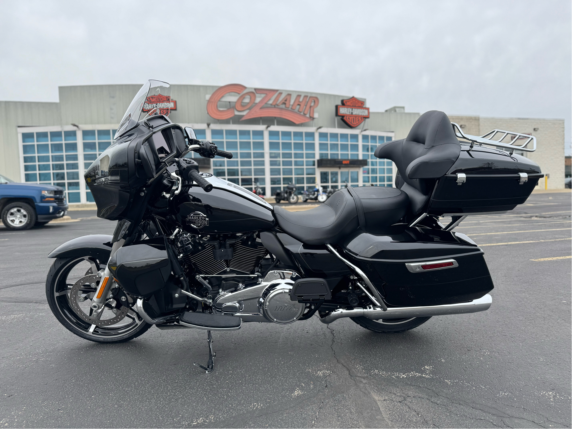 2025 Harley-Davidson Street Glide® Ultra Motorcycle - Specs