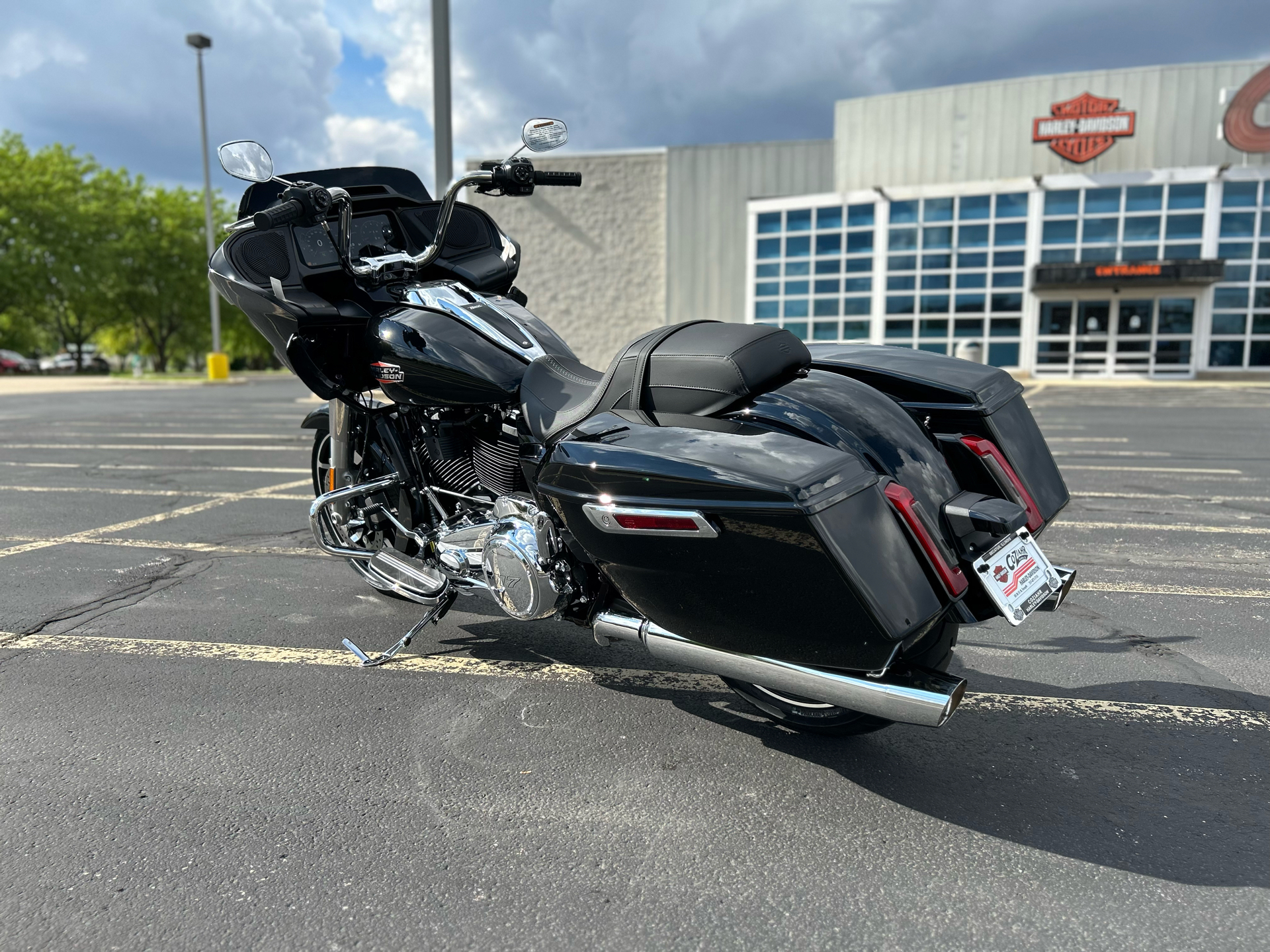 Harley-Davidson バイクシート ブラック　25301 25302 New 2025 Harley-Davidson Street Glide® Vivid Black (Black