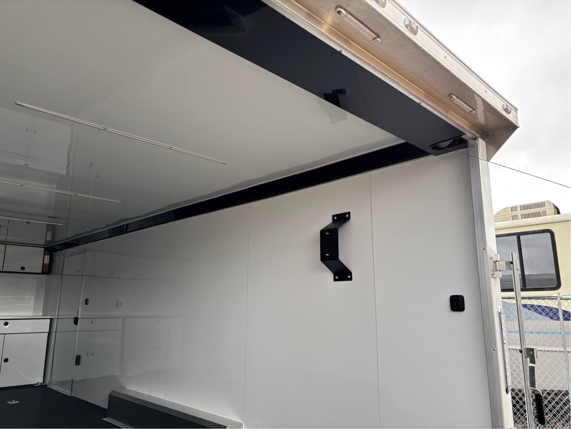 2025 ATC 8.5X20 MD ENCLOSED CAR HAULER 7K ROM400 in Paso Robles, California - Photo 5
