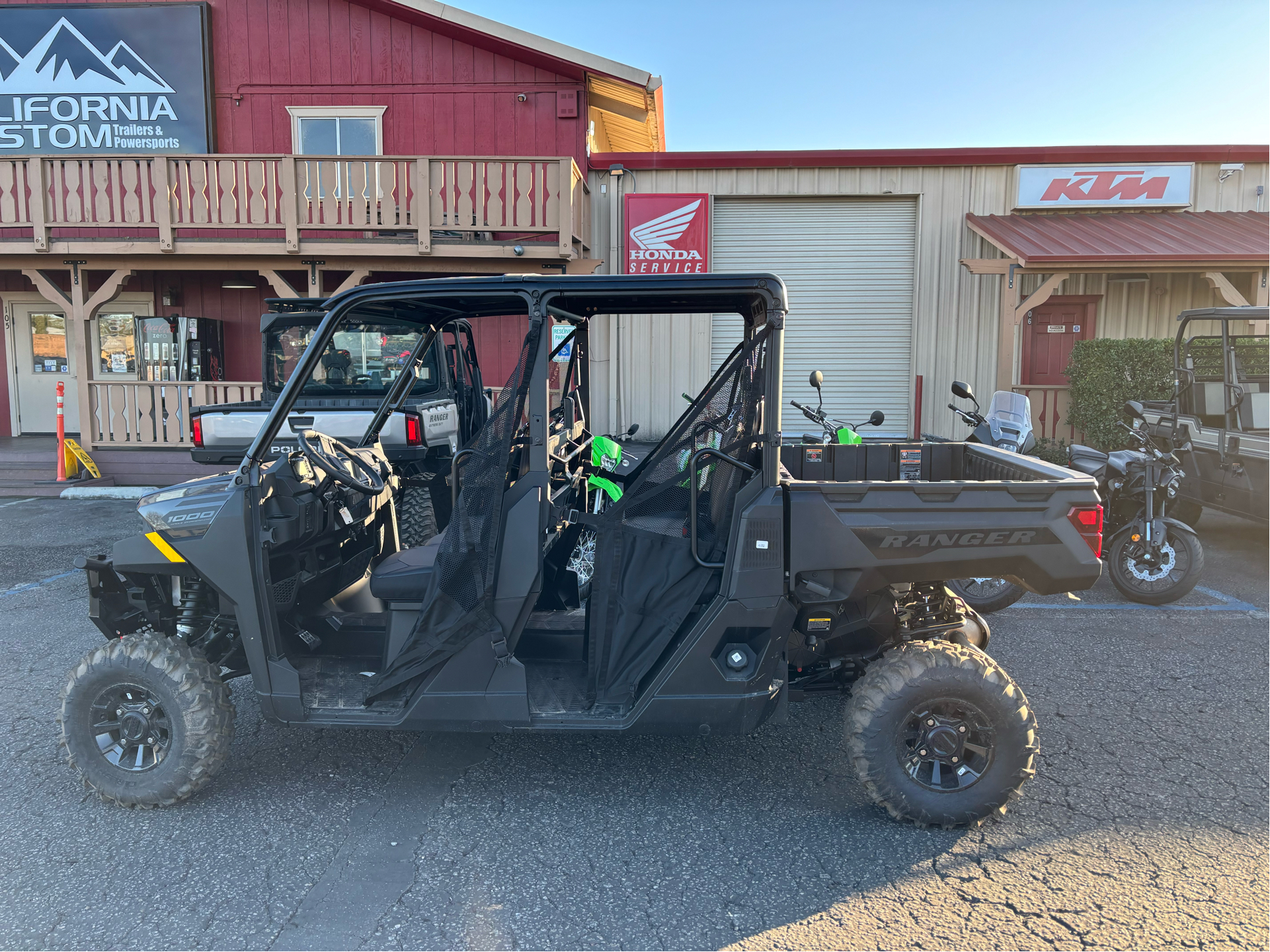 2025 Polaris Ranger Crew 1000 Premium in Paso Robles, California - Photo 2