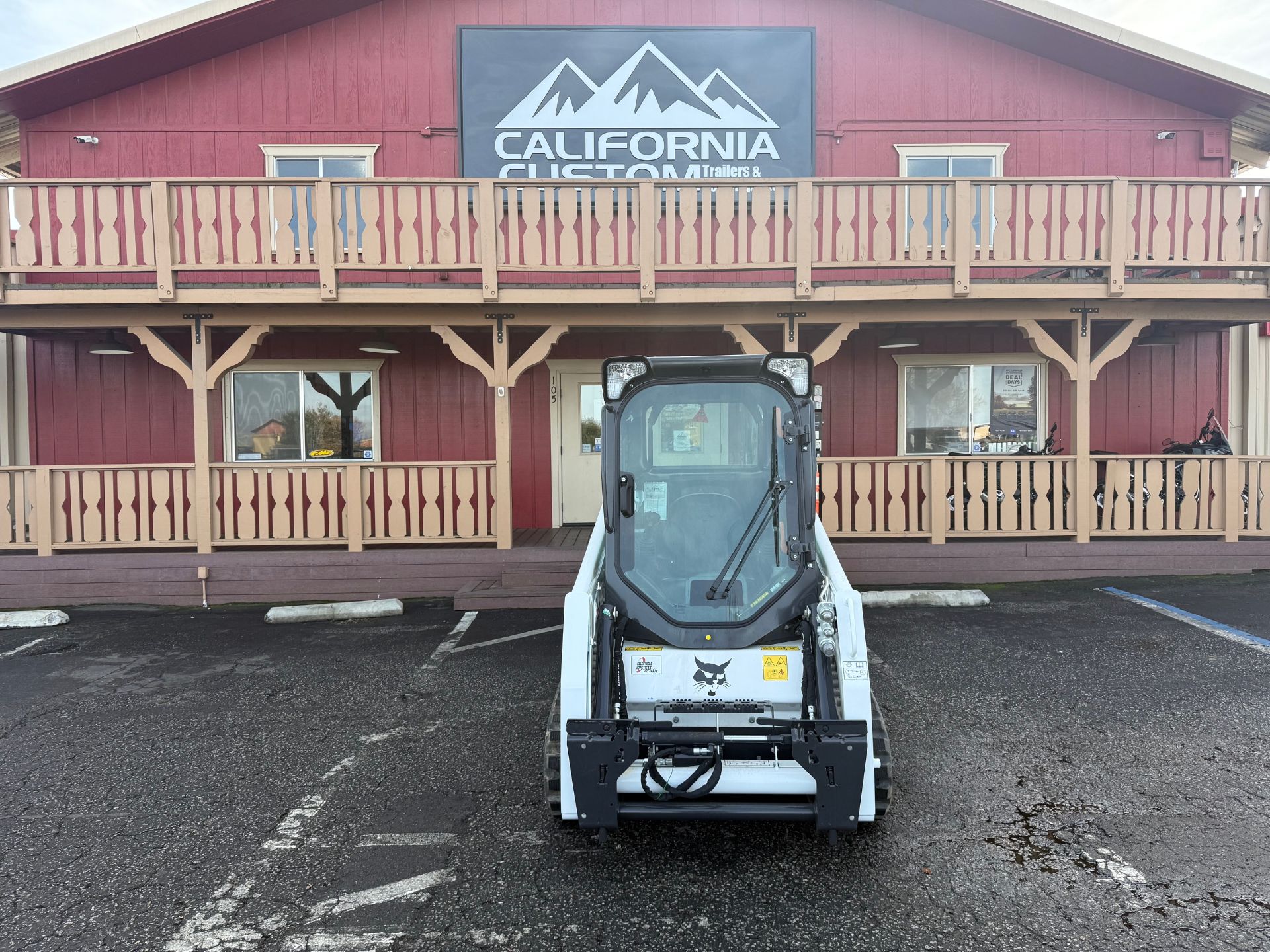 2024 Bobcat T450 in Paso Robles, California - Photo 2