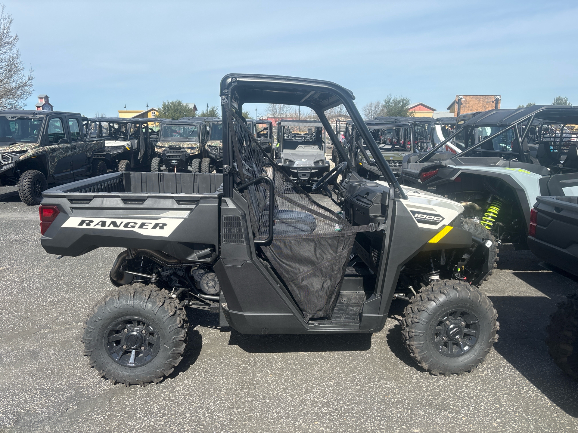 2025 Polaris Ranger 1000 Premium in Paso Robles, California - Photo 3