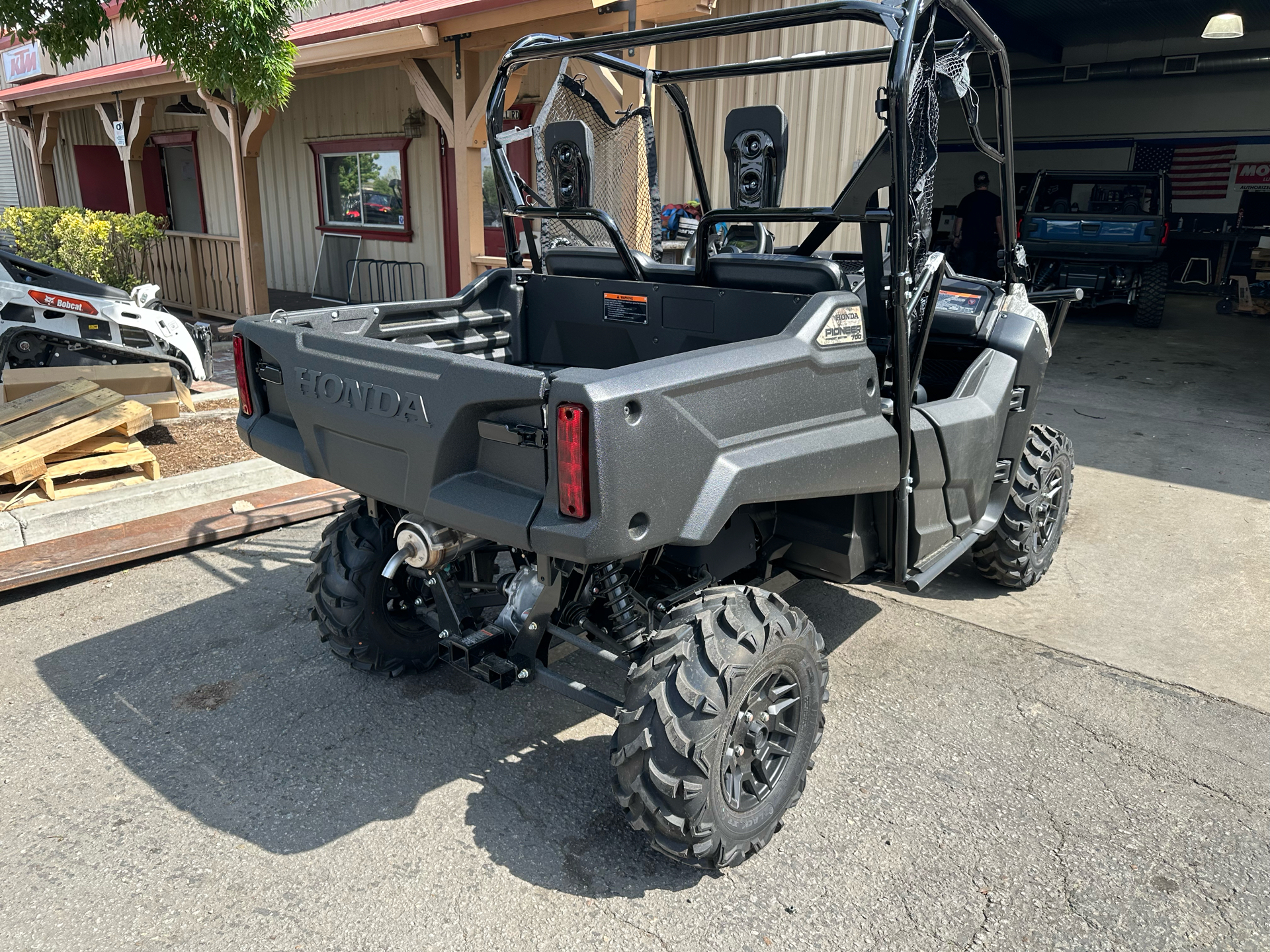2025 Honda Pioneer 700 Forest in Paso Robles, California - Photo 3