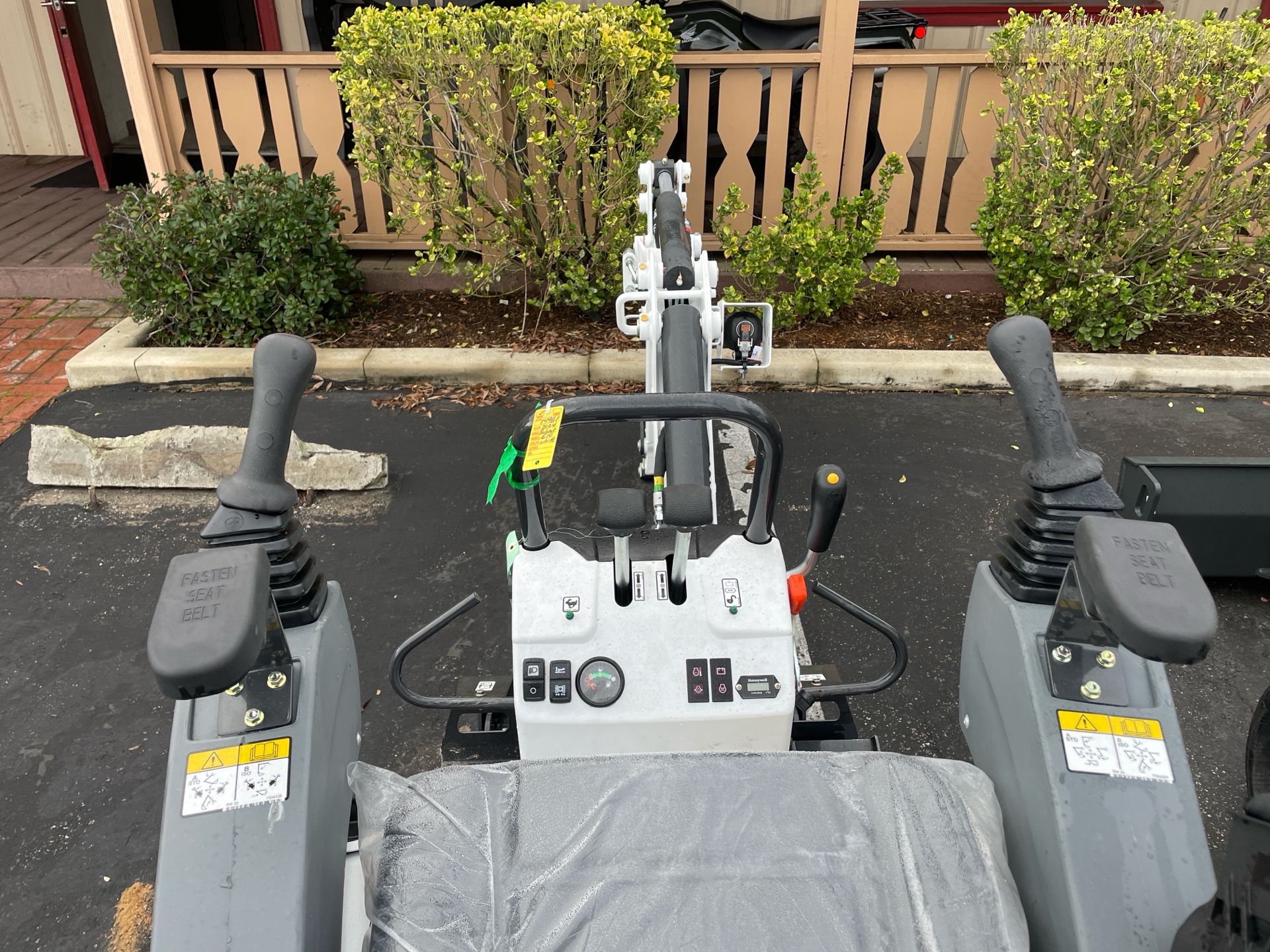 2024 Bobcat E10 in Paso Robles, California - Photo 5