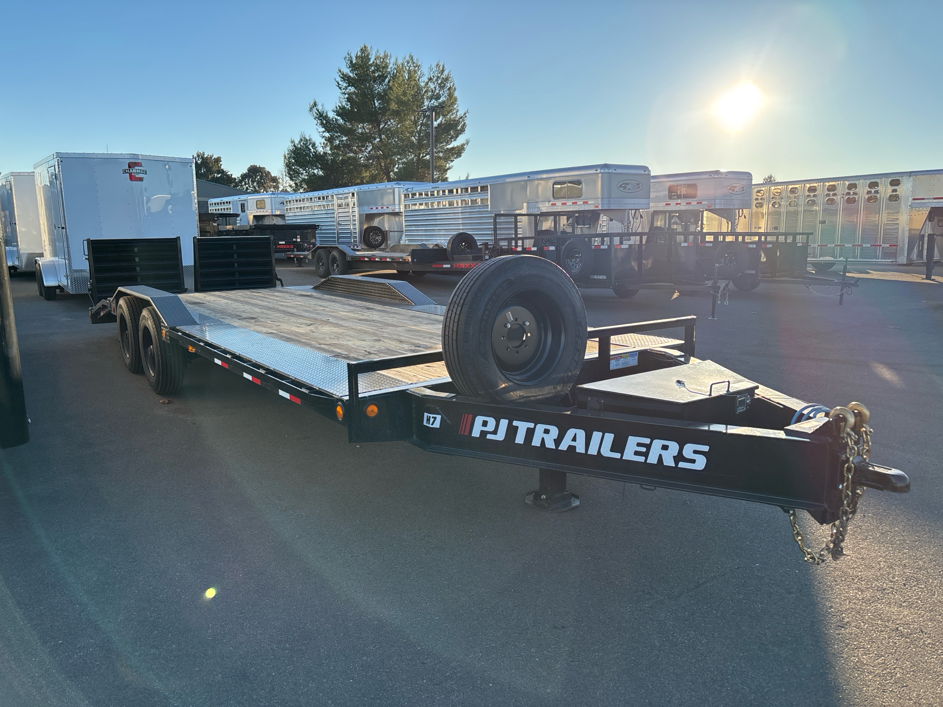 2024 PJ Trailers 24x8.5 10" Pro-Beam Super-Wide Equipment Trailer in Paso Robles, California - Photo 2