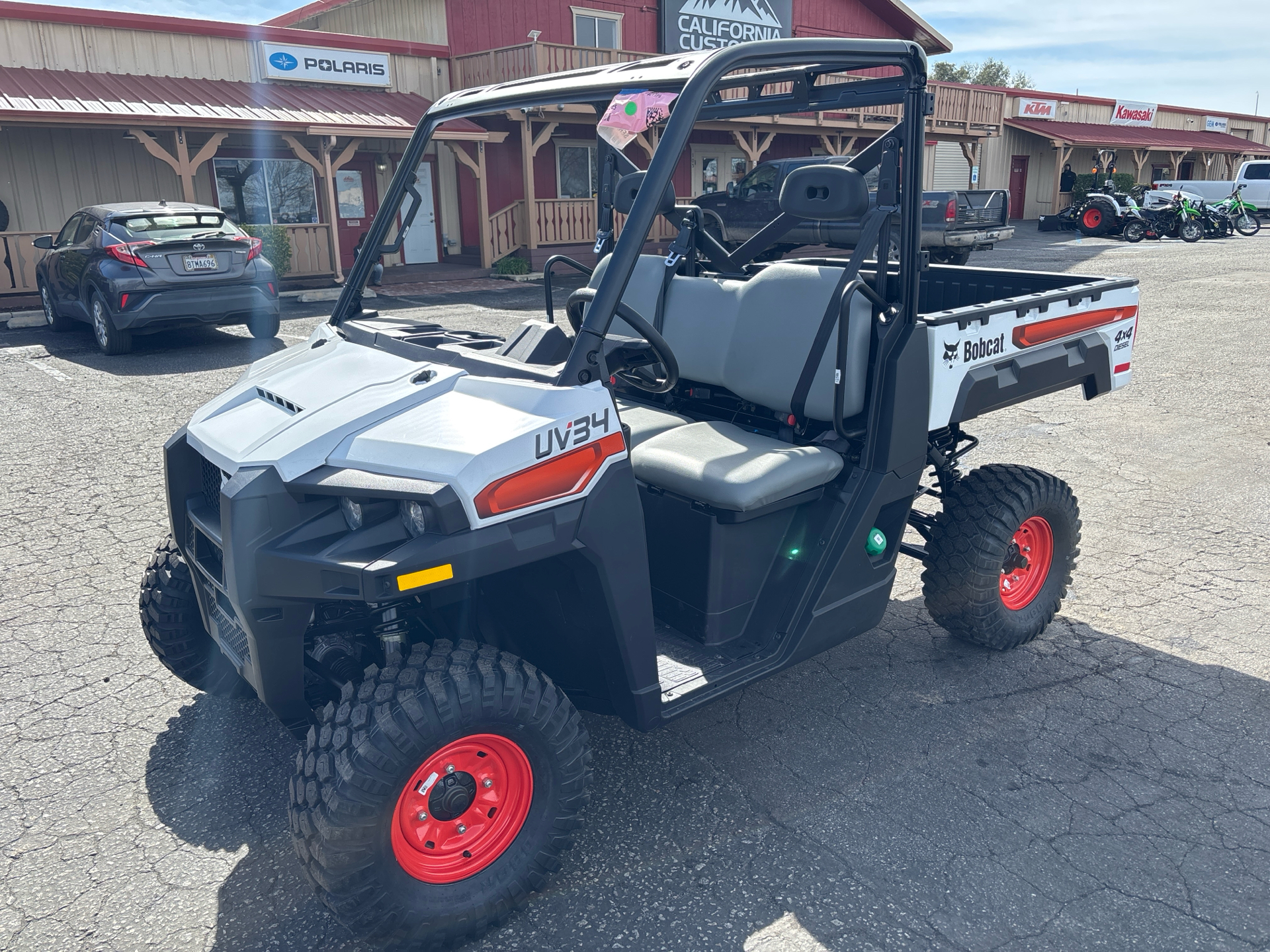 2025 Bobcat UV34 Diesel in Paso Robles, California - Photo 2