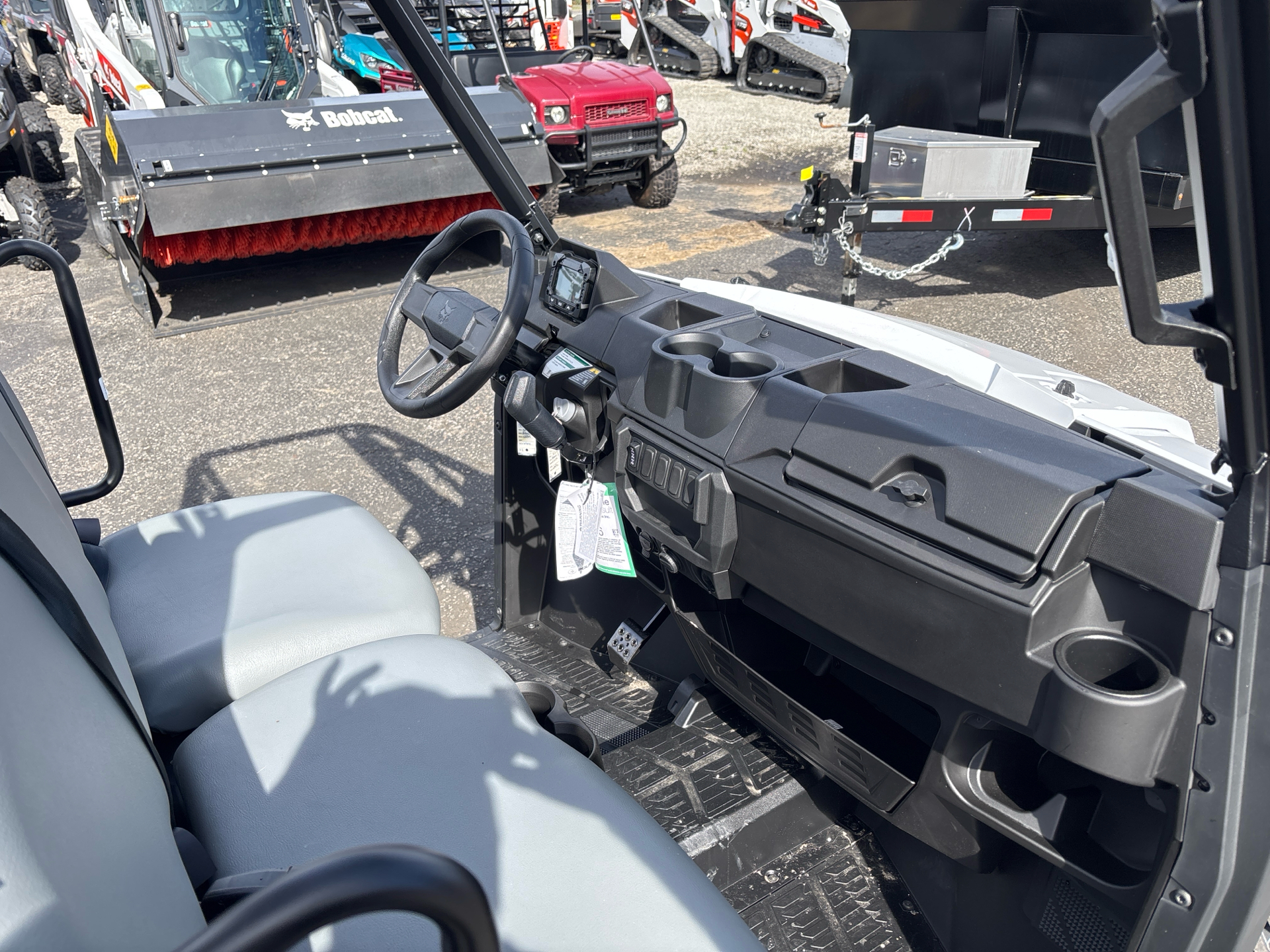 2025 Bobcat UV34 Diesel in Paso Robles, California - Photo 5