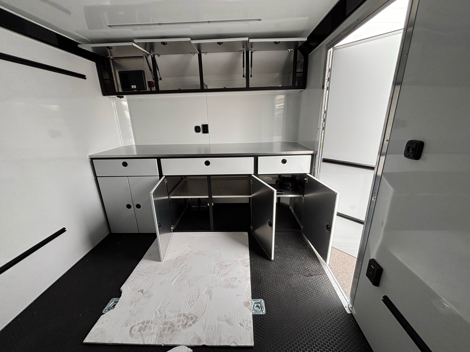 2025 ATC 8.5X24 Enclosed Car Hauler ROM450 10K in Paso Robles, California - Photo 9