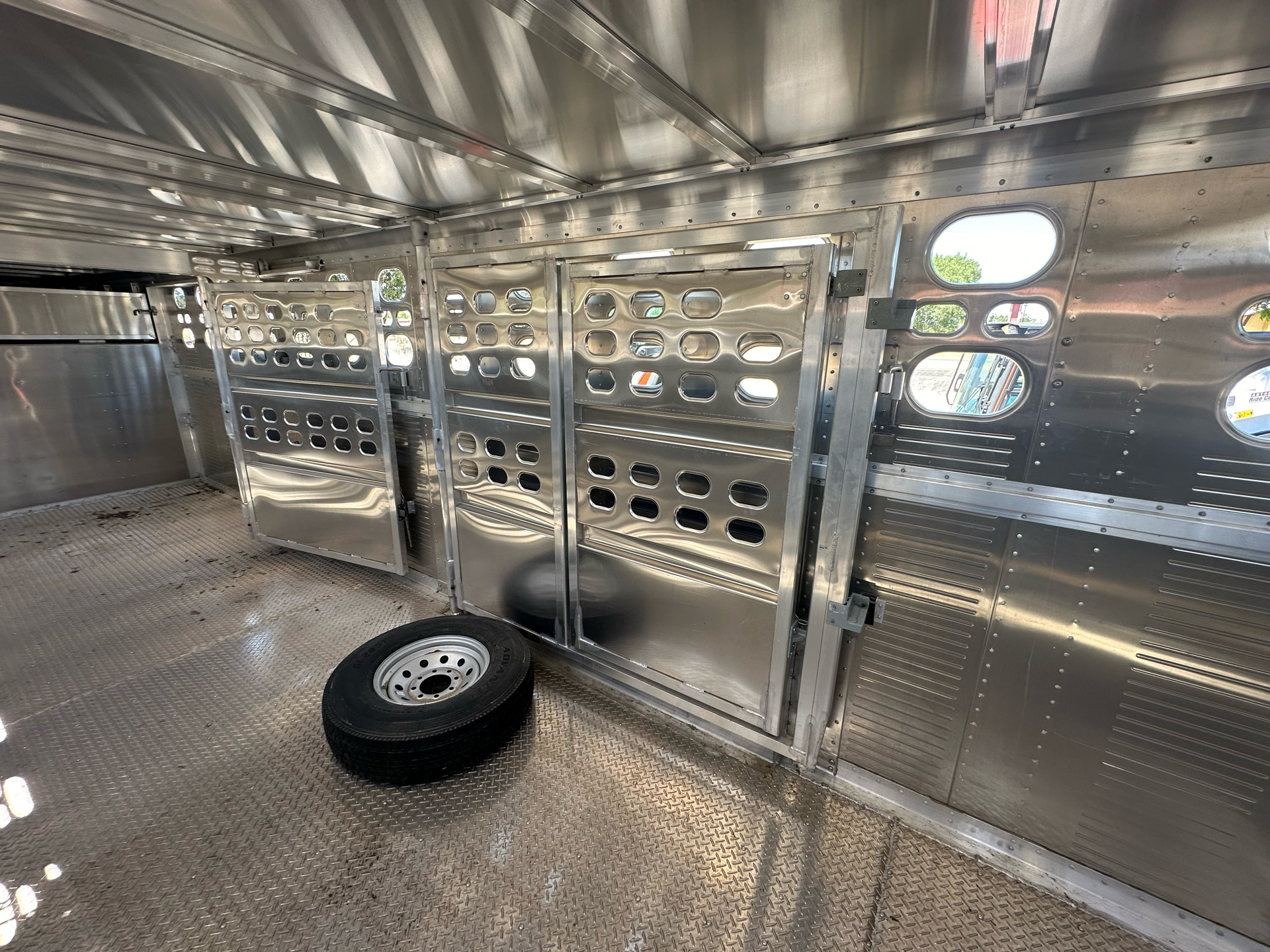 2025 Wilson Trailer 7x24 RANCHER PUNCH SIDE in Paso Robles, California - Photo 4