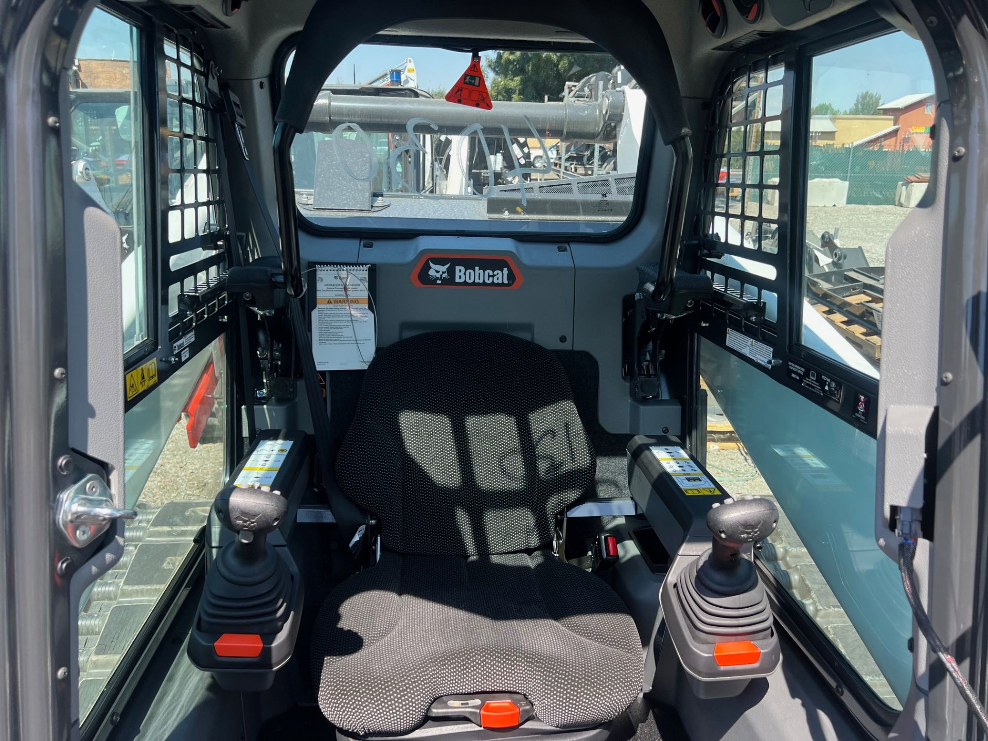 2024 Bobcat T86 in Paso Robles, California - Photo 11