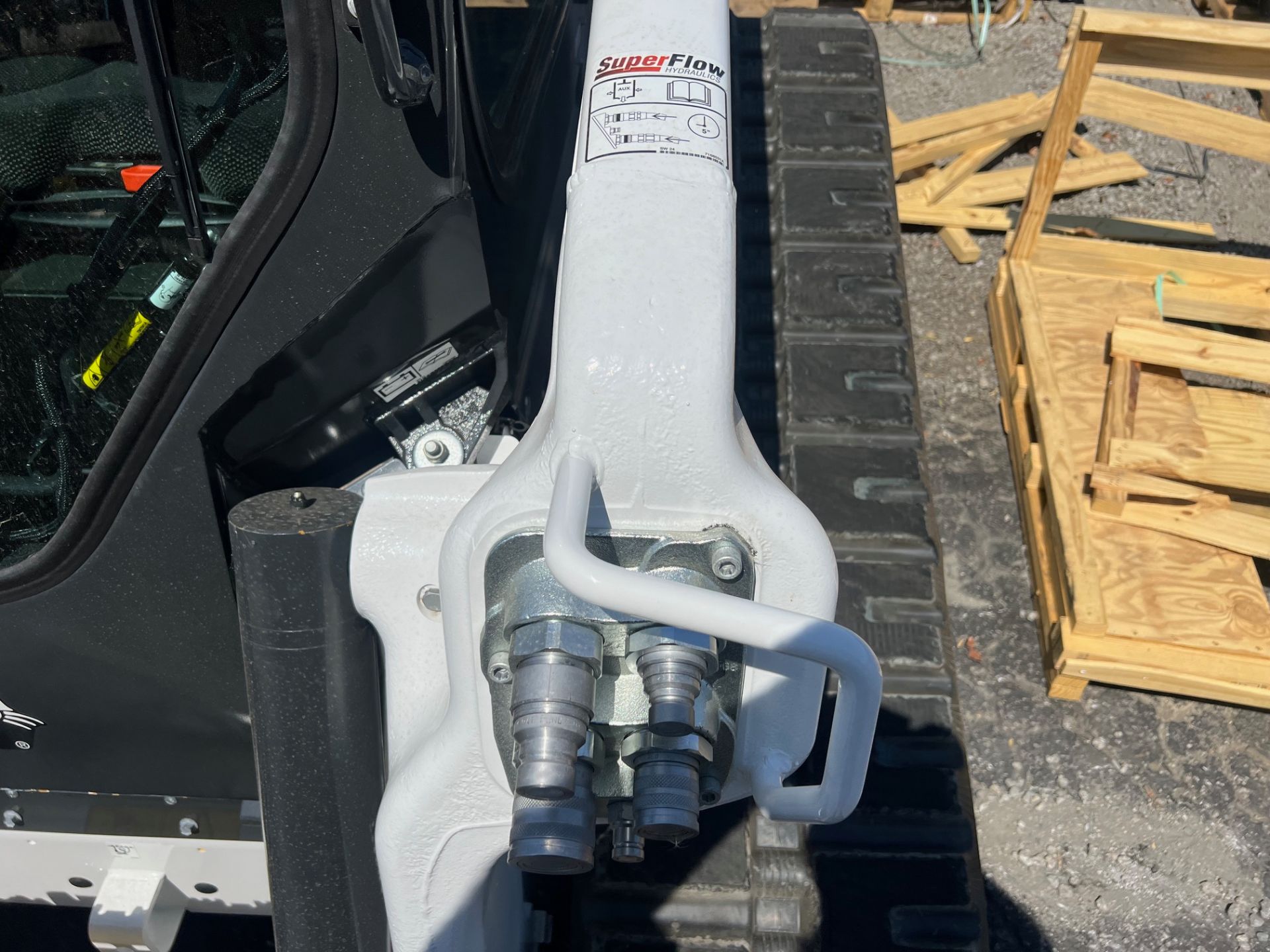2024 Bobcat T86 in Paso Robles, California - Photo 12