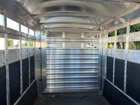 2025 4-STAR TRAILERS 7X24 DELUXE STOCK GN TRAILER in Paso Robles, California - Photo 6