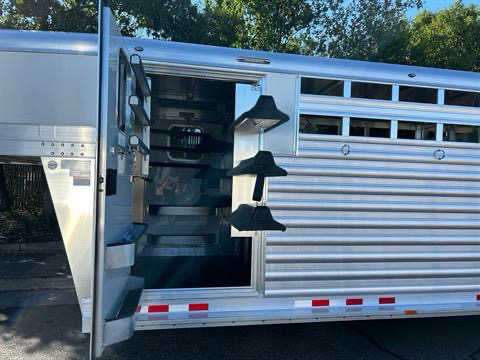2025 4-STAR TRAILERS 7X24 DELUXE STOCK GN TRAILER in Paso Robles, California - Photo 10