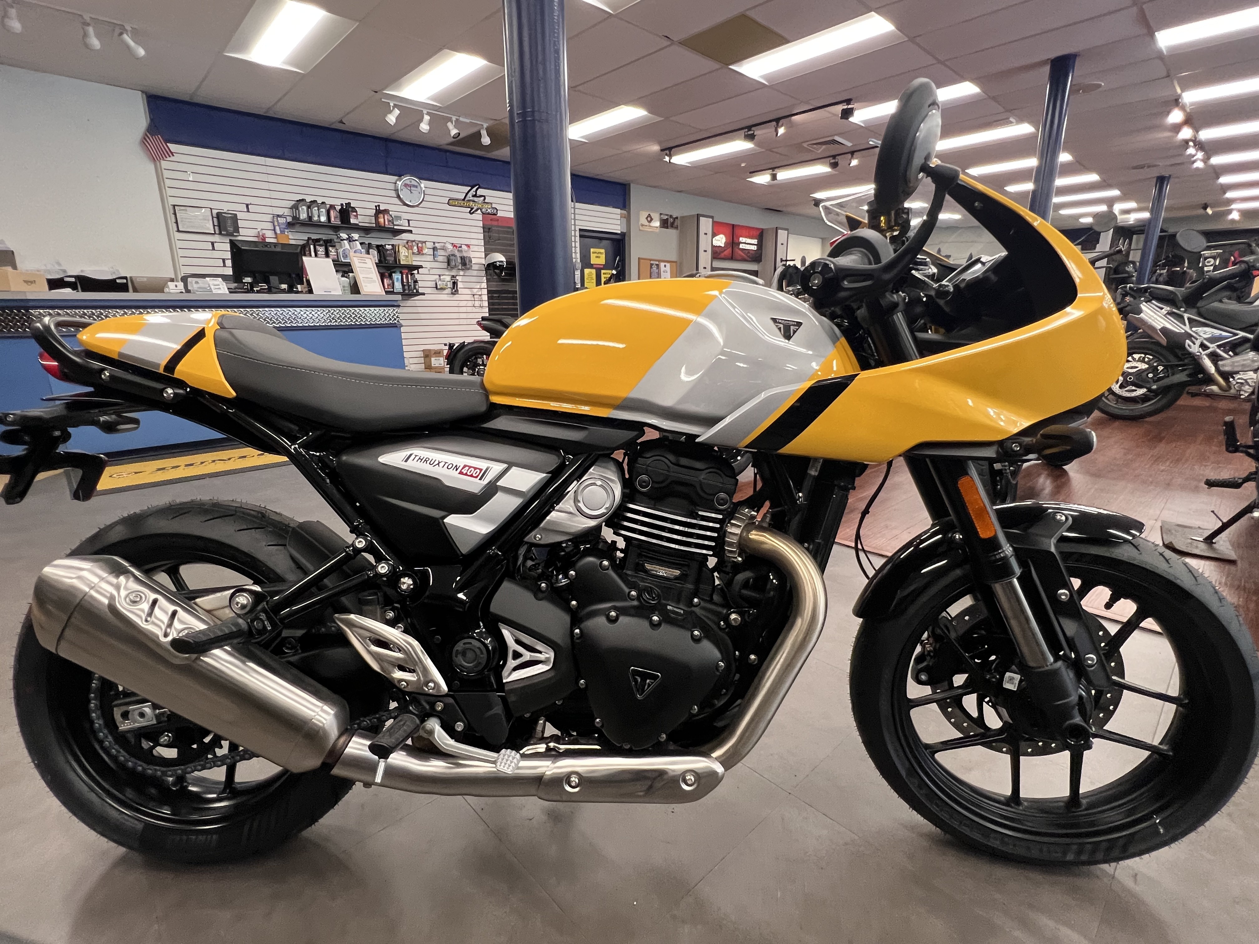 2026 Triumph Thruxton 400 1