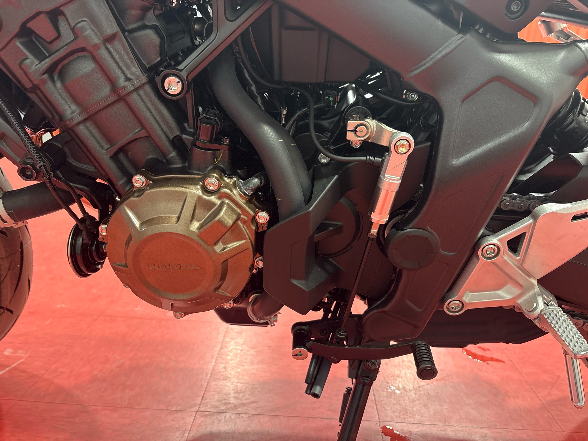 2026 Honda CB650R E-Clutch 10