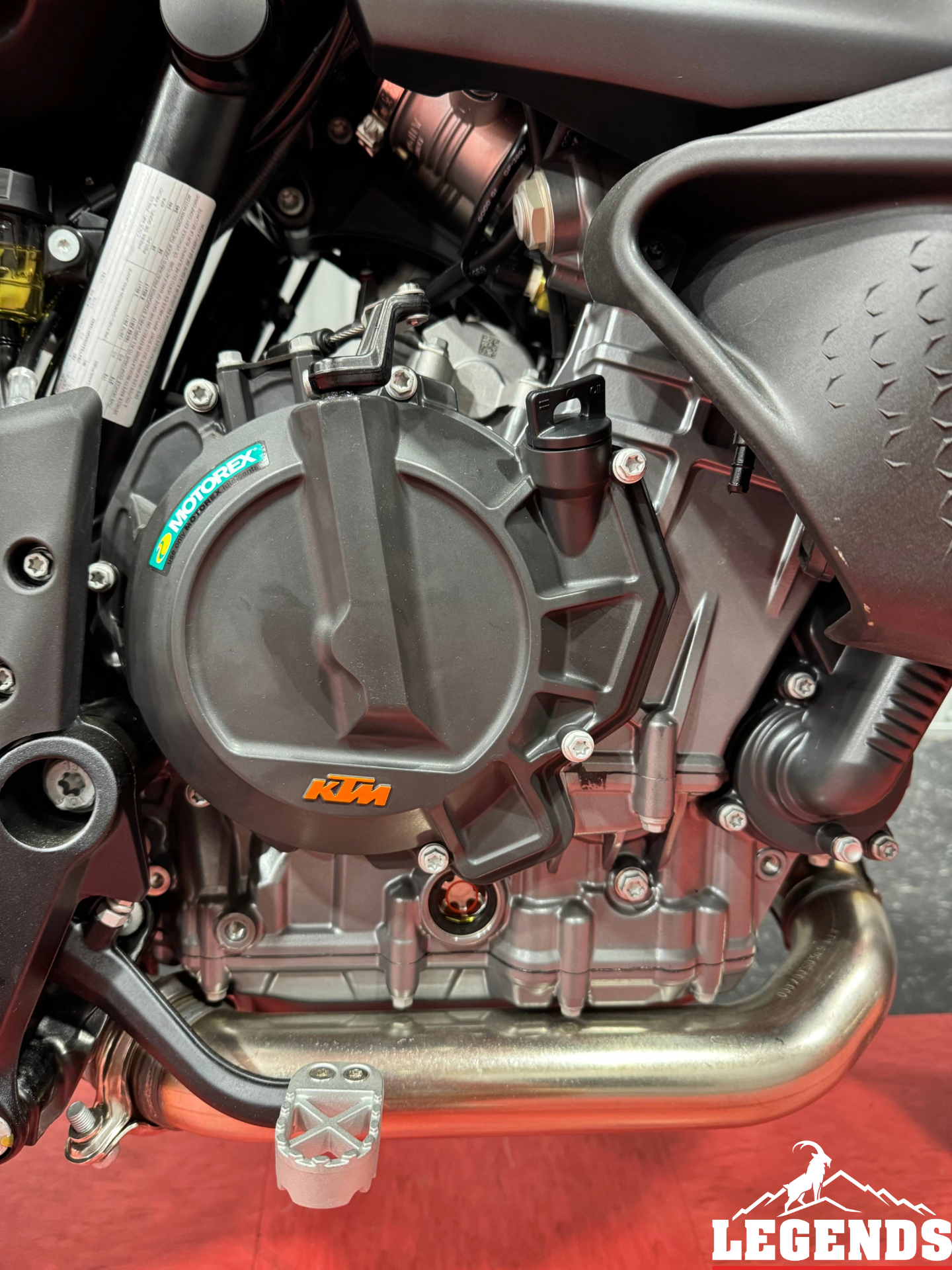 2024 KTM 890 SMT 11