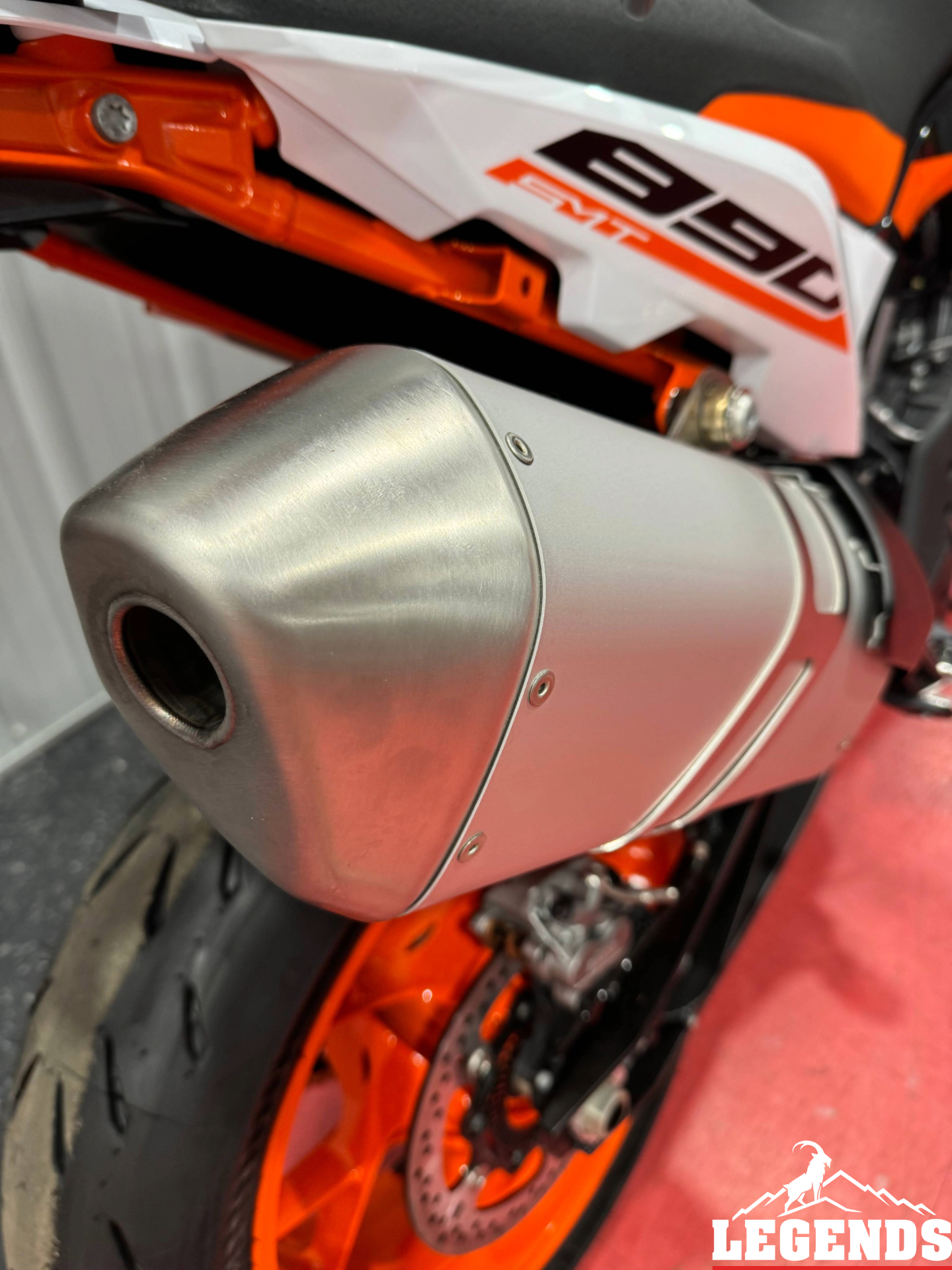 2024 KTM 890 SMT 7