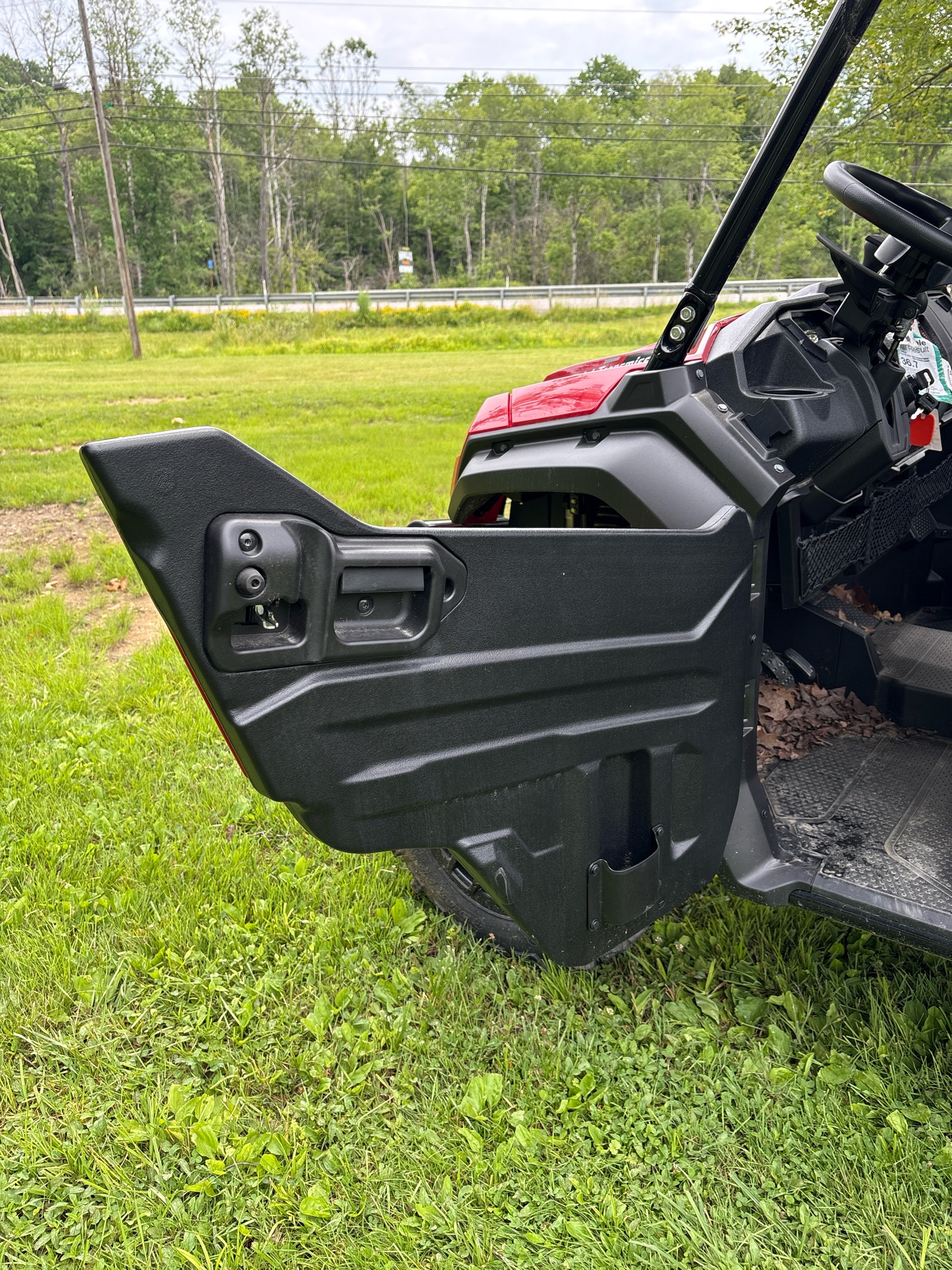 2025 Honda Pioneer 1000 Deluxe 2