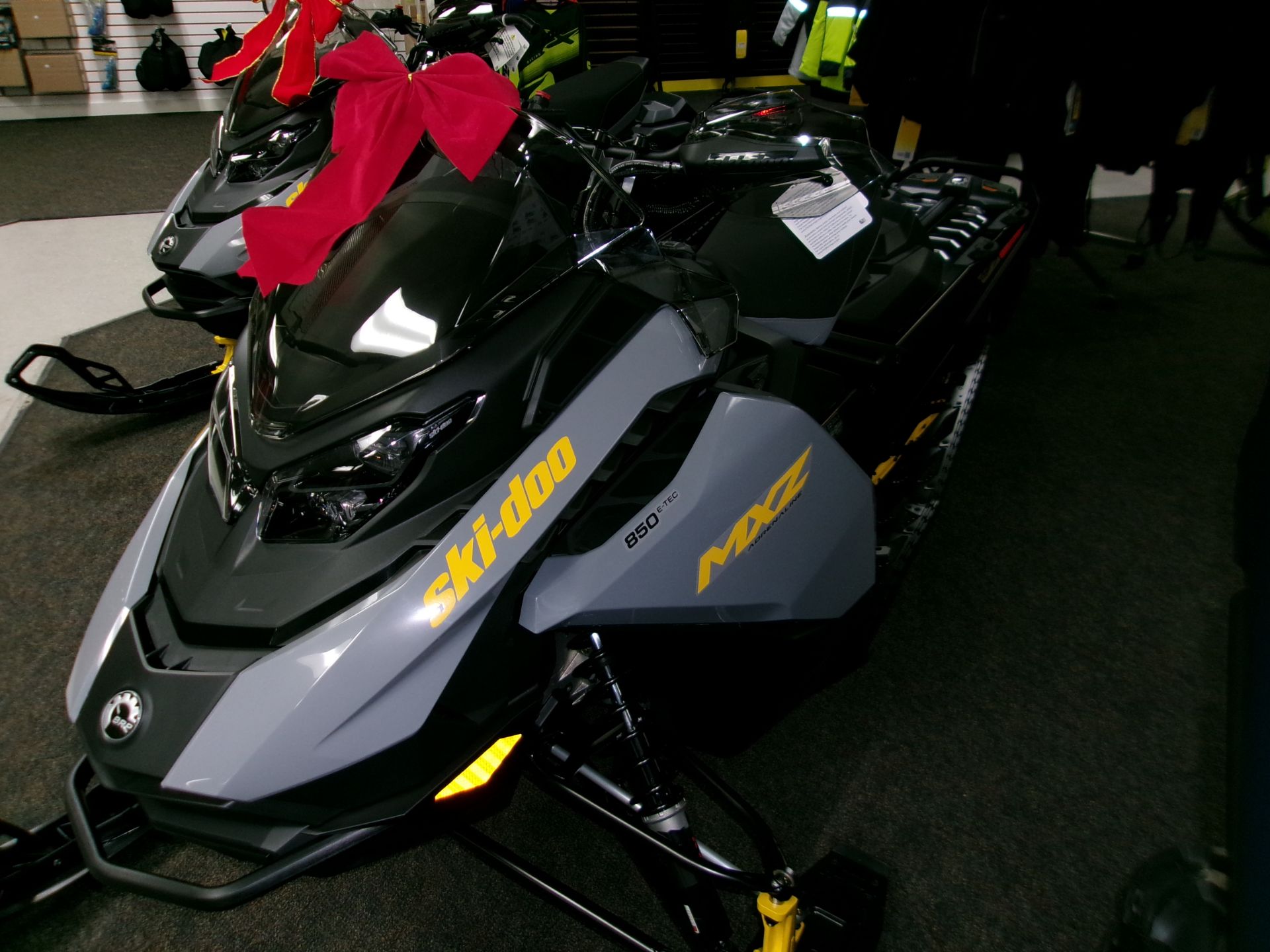 2026 Ski-Doo MXZ Adrenaline 137 850 E-TEC ES Ripsaw 1.25 2