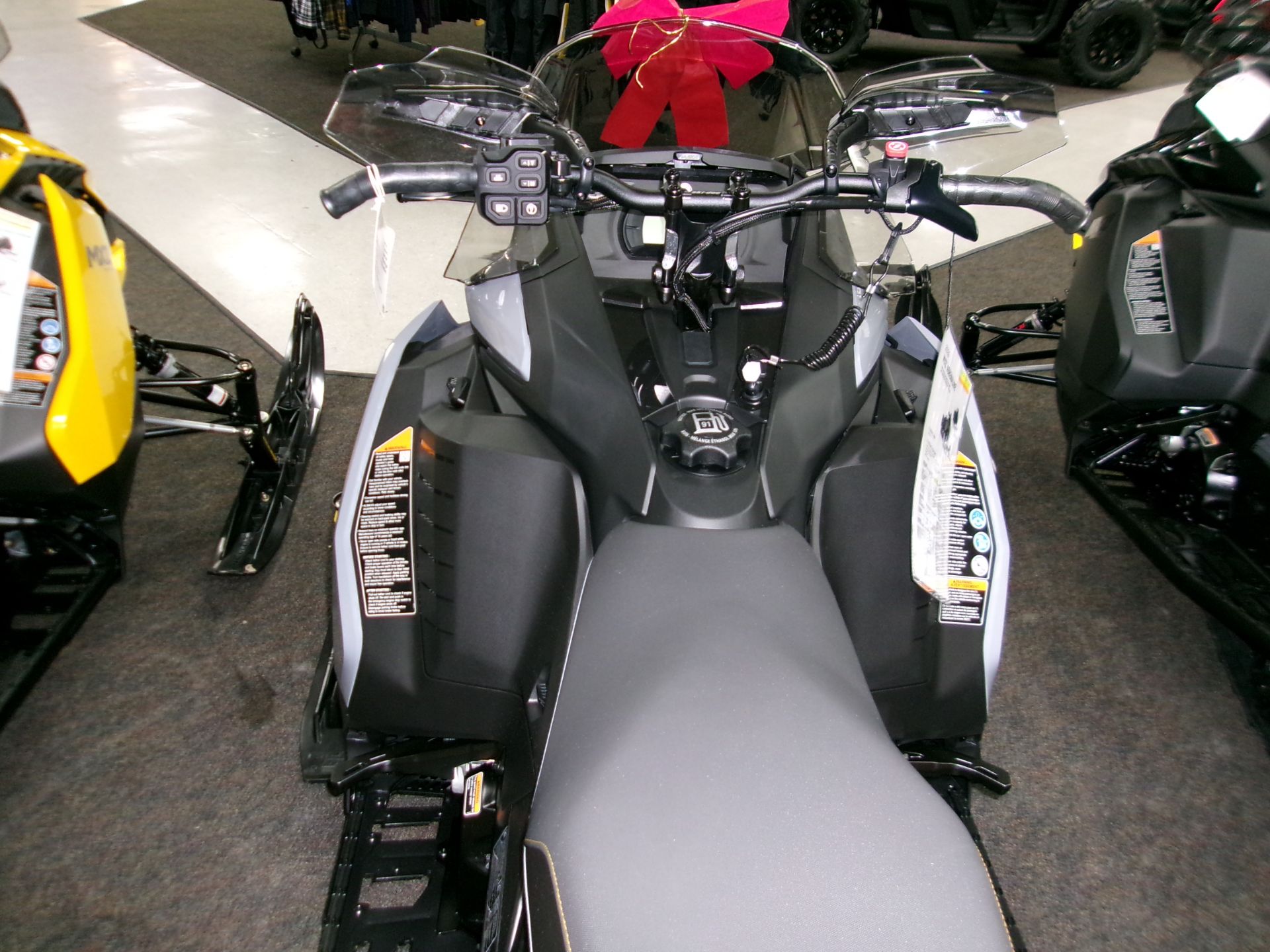 New 2026 Ski-Doo MXZ Adrenaline 137 600R E-TEC ES Ripsaw 1.25 New 2026 Ski-Doo MXZ Adrenaline 137 600R E-TEC ES Ripsaw 1.25