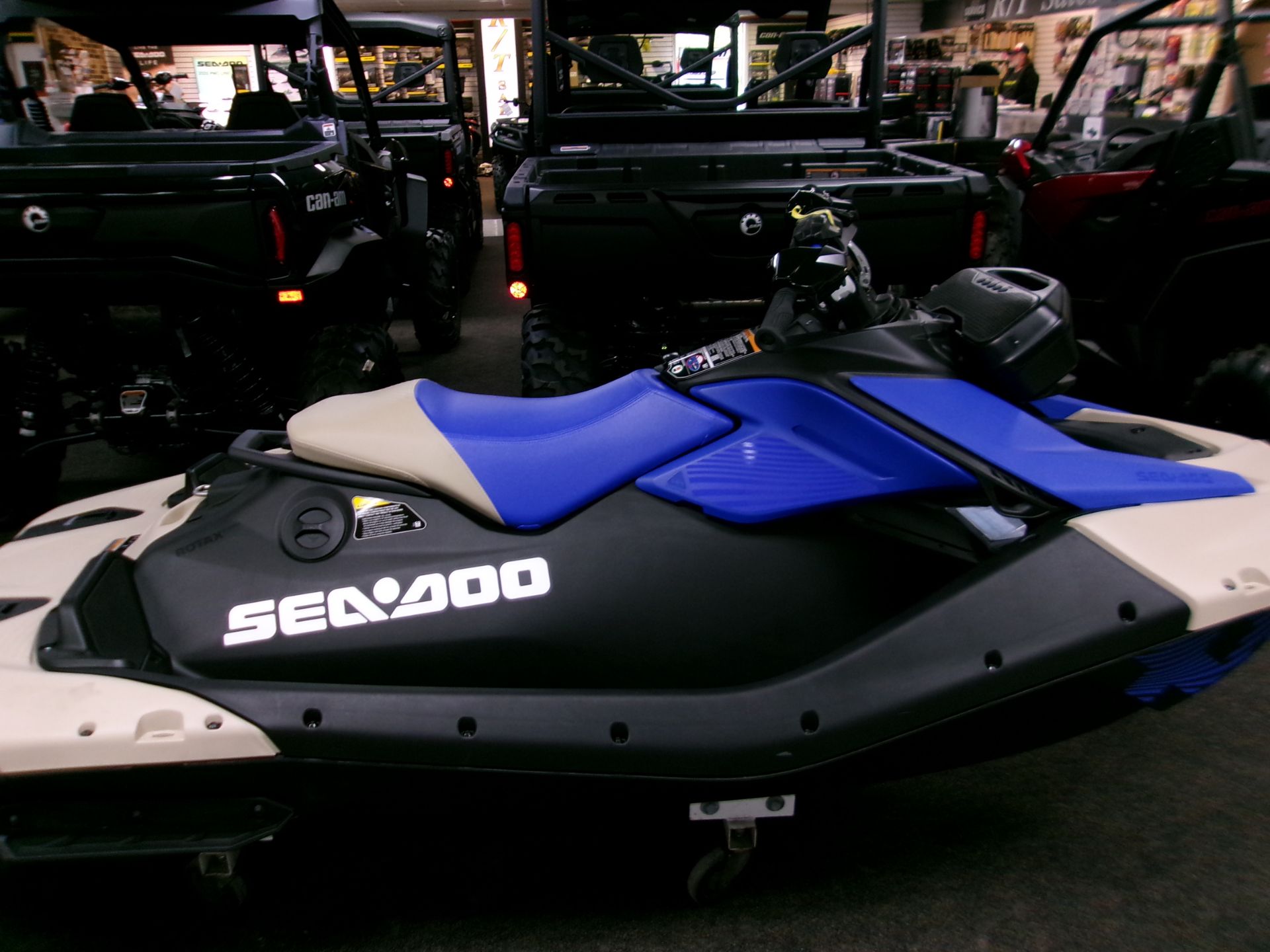 RATE☆  アイスハグ New 2024 Sea-Doo Spark Trixx 1up iBR Dragon Red / Bright