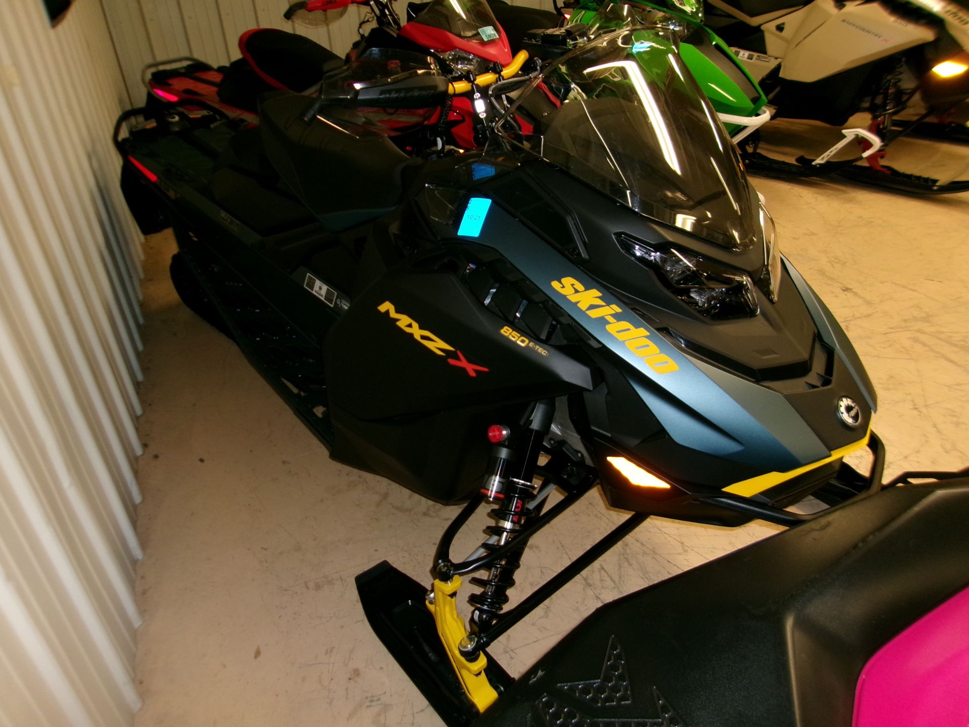 2026 Ski-Doo MXZ X 137 850 E-TEC ES RipSaw 1.25 2