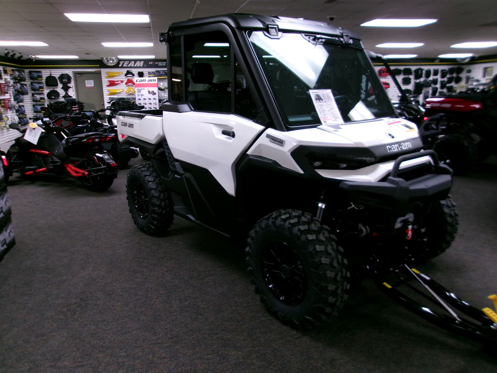 2026 Can-Am™ Defender Limited HD11 2